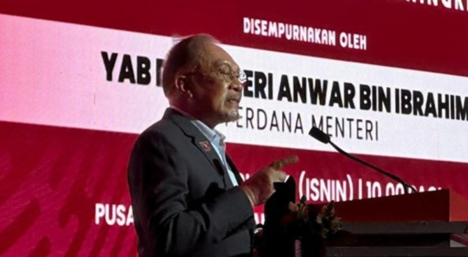 首相兼财长拿督斯里安华。