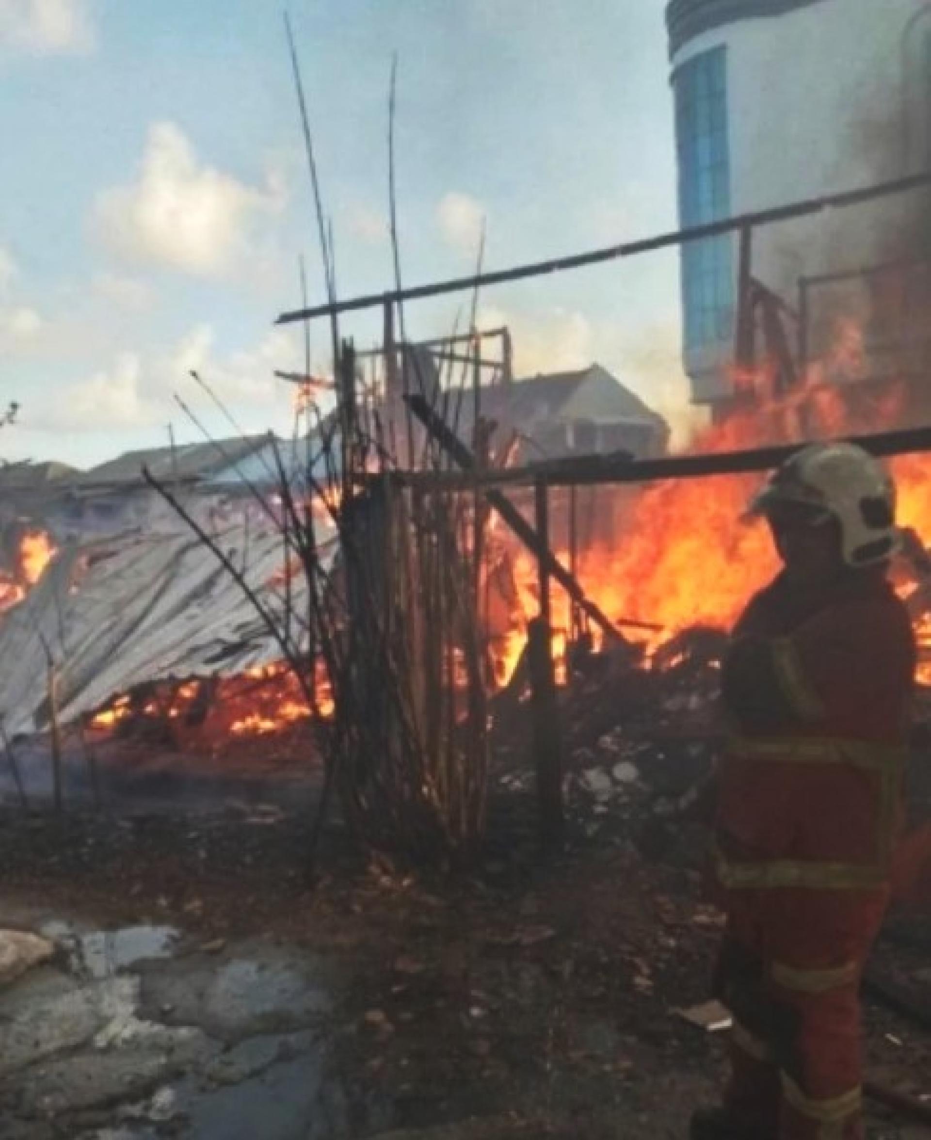 哥打峇鲁督谷鲁路一民宅发生大火。