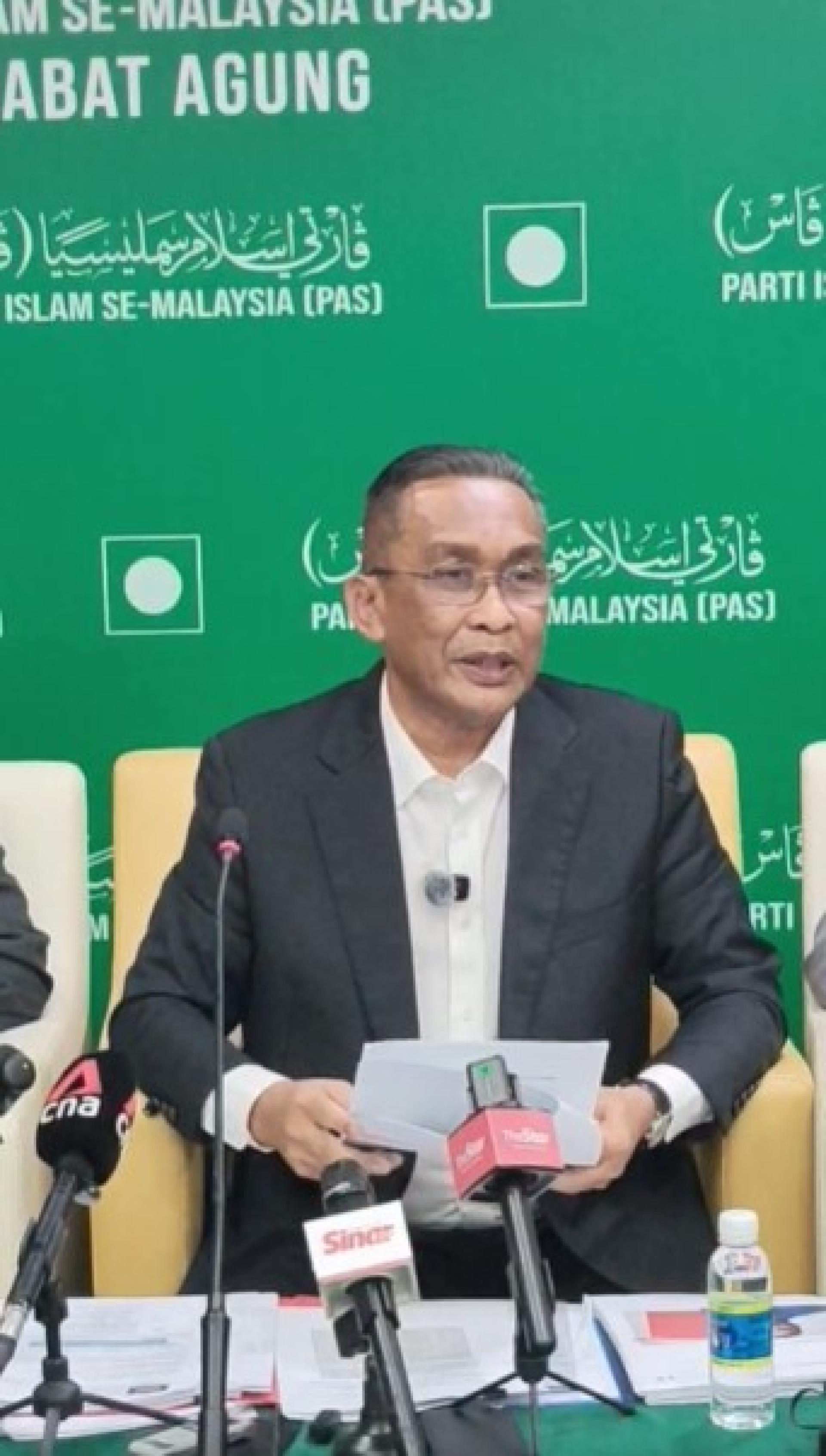 达基尤丁在记者会上说明，基于慕尤丁已辞去主席职，因此未受邀出席国盟最高理事会特别会议。