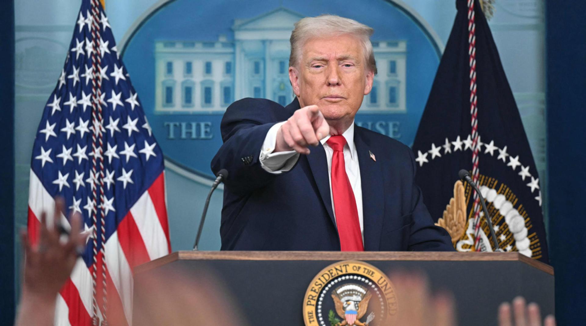 特朗普试图以武力威吓伊朗。