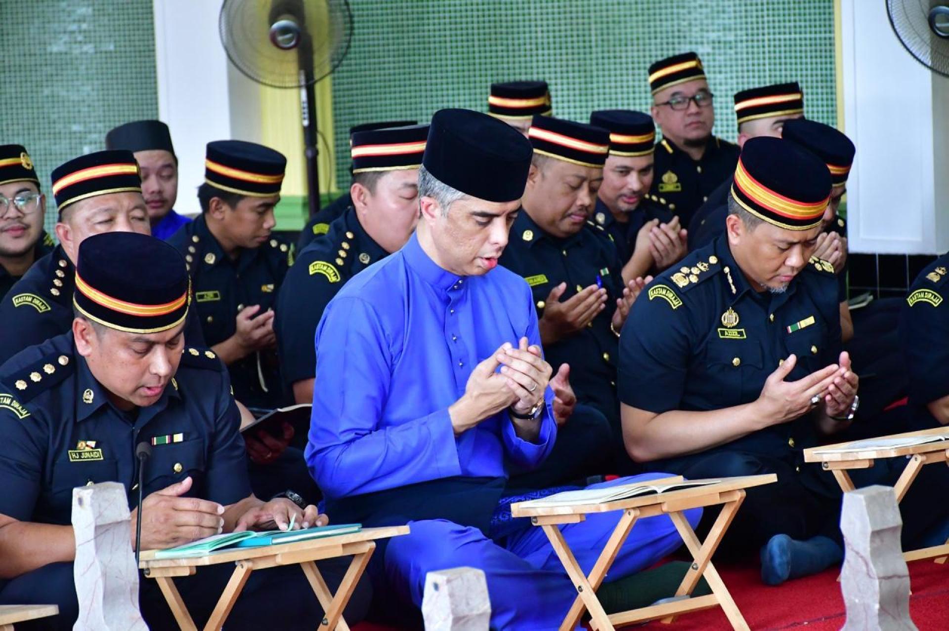 追思祈祷活动在进行