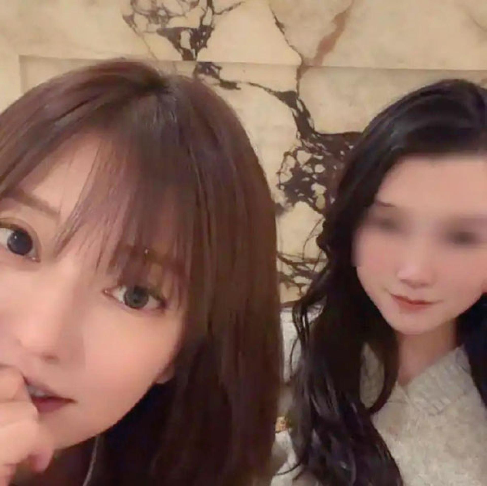 赵薇突然现身直播间，很快就被封锁。