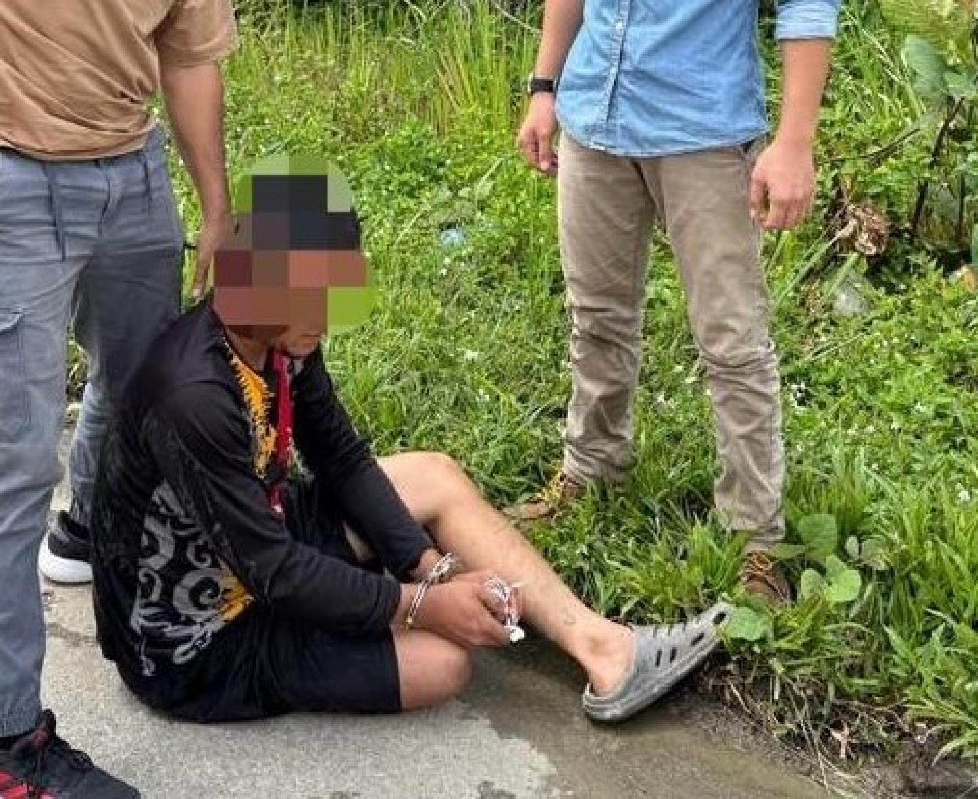 警方昨日扣留一名涉嫌涉及毒品滥用活动的本地工人。