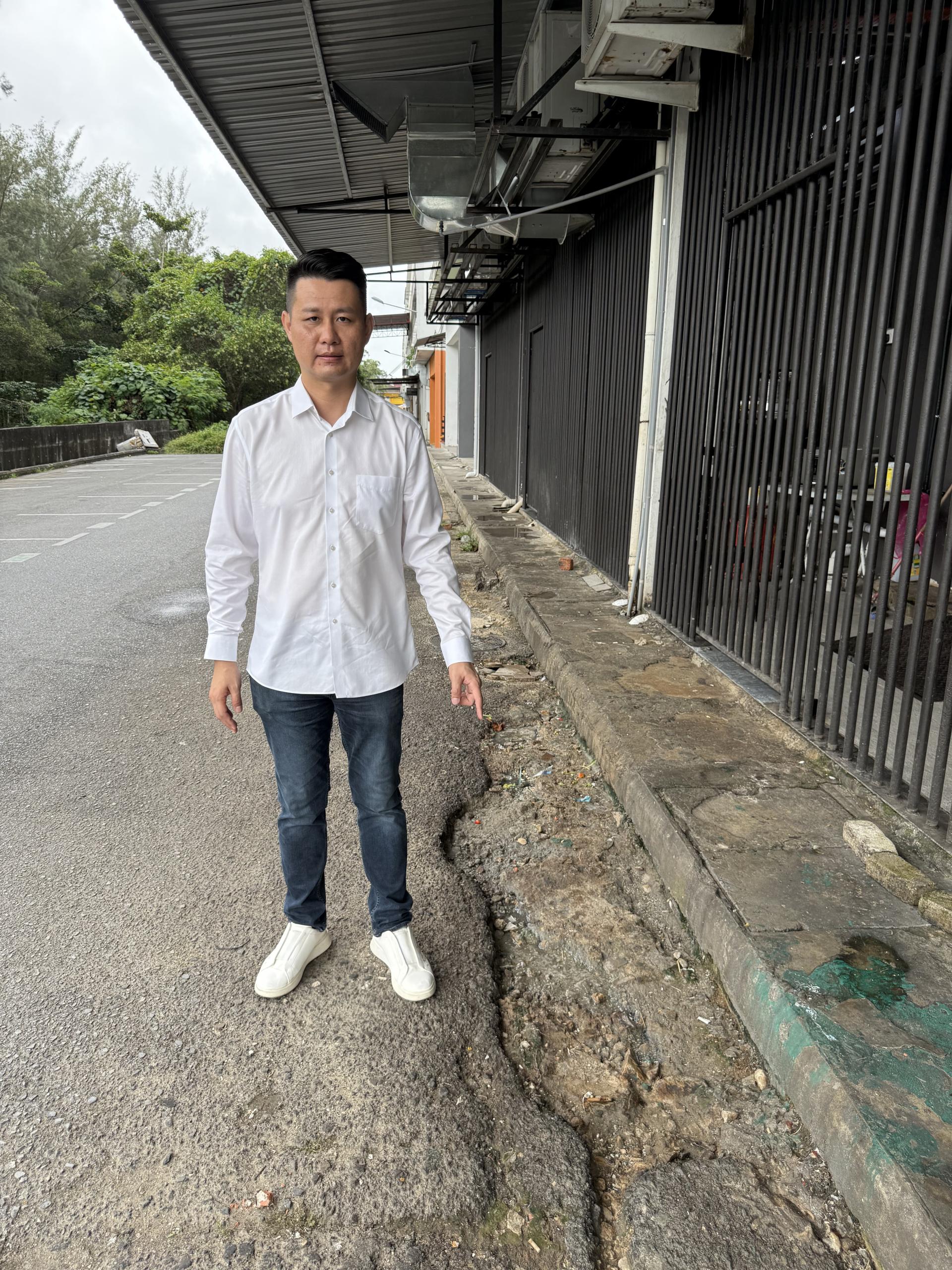 砂行动党秘书林思健长期关注民生课题，并多次向相关单位反映公共设施与基础建设问题，期望当局加强监督，提升承包商执行效率。