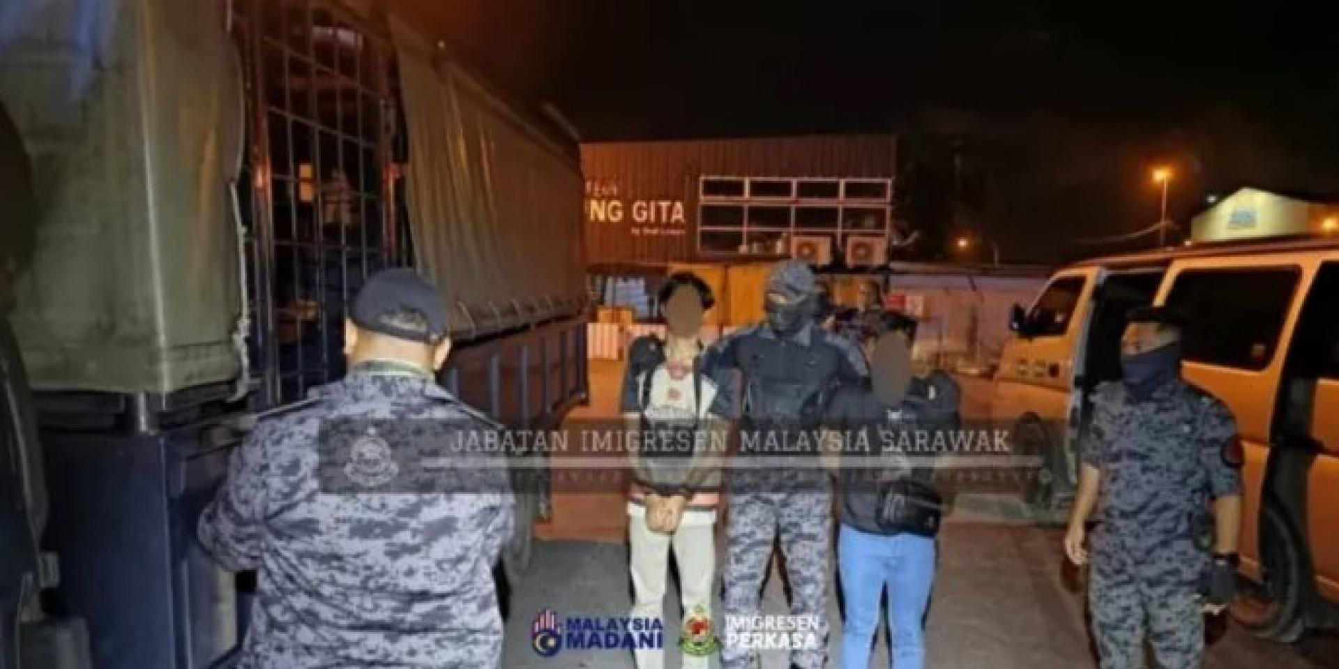 在1月28日至29日古晋周边进行移民执法行动中被拘留的外国人。