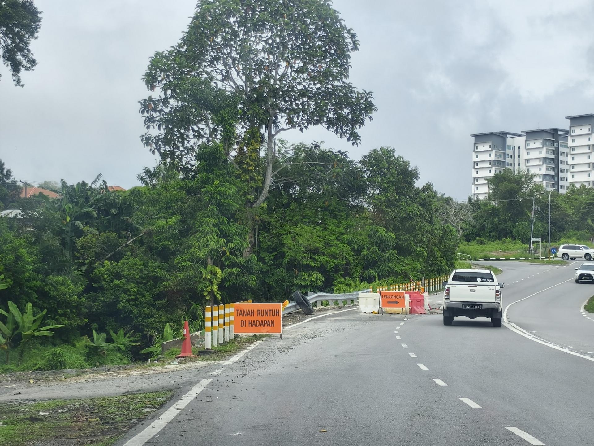 往返山顶花园通往廉律老路的道路使用者投诉，位于下岭、罗冰中区路交通灯前的路段自发生坍塌至今仍未全面修复，对道路使用者安全构成隐忧。
