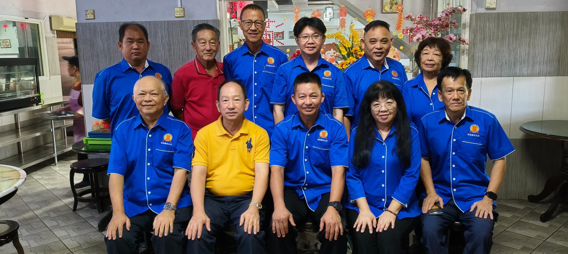 美里詹氏公会将于3月8日召开会员大会，并举办2026年丙午年新春联欢会暨颁发会员子女学优奖励金及敬老会筹备会成员合影。坐者左起为顾问詹利运、顾问詹进来、主席詹云洲、秘书詹有珊及财政詹和贤。