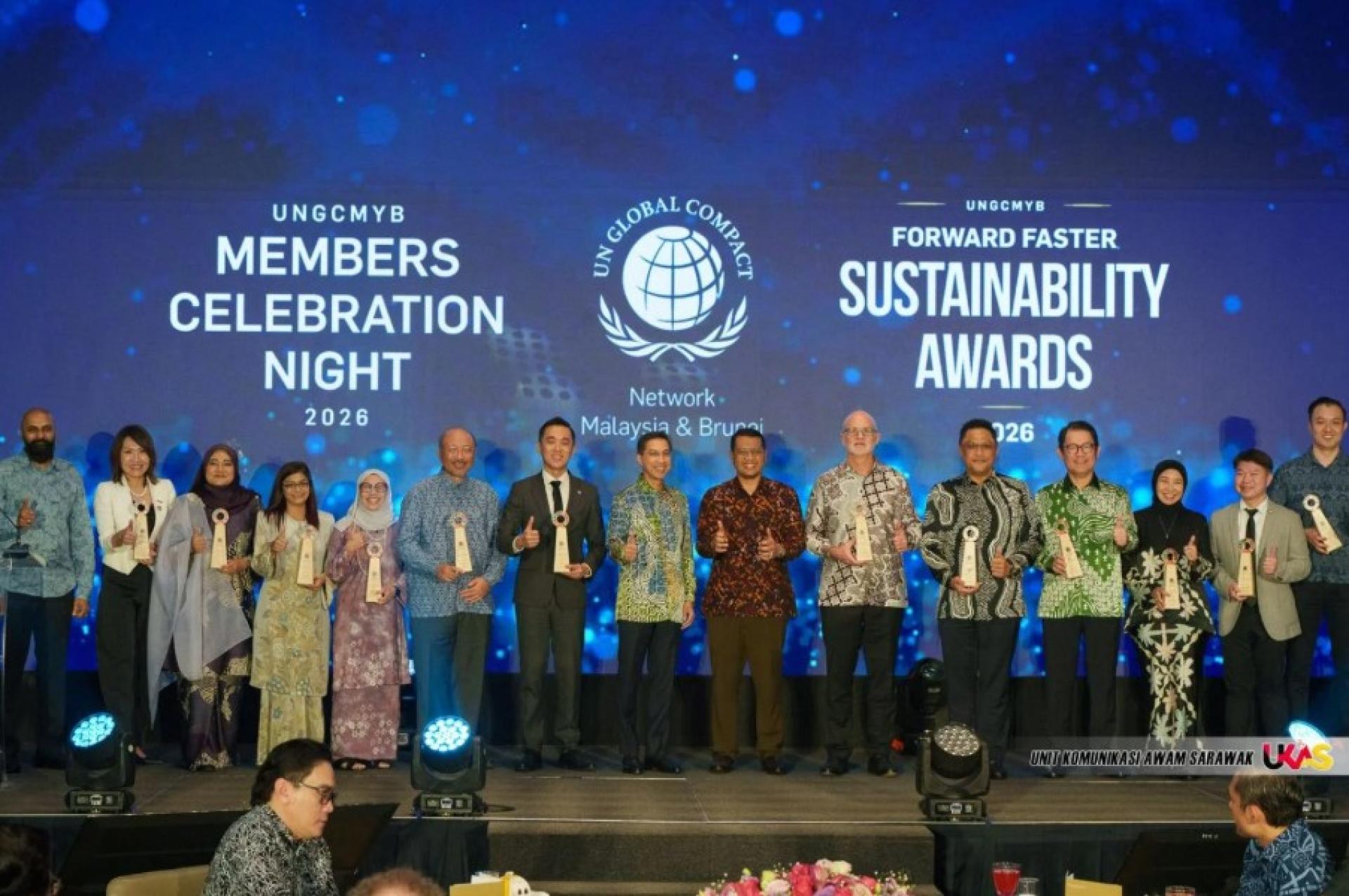 获奖者集体合影。