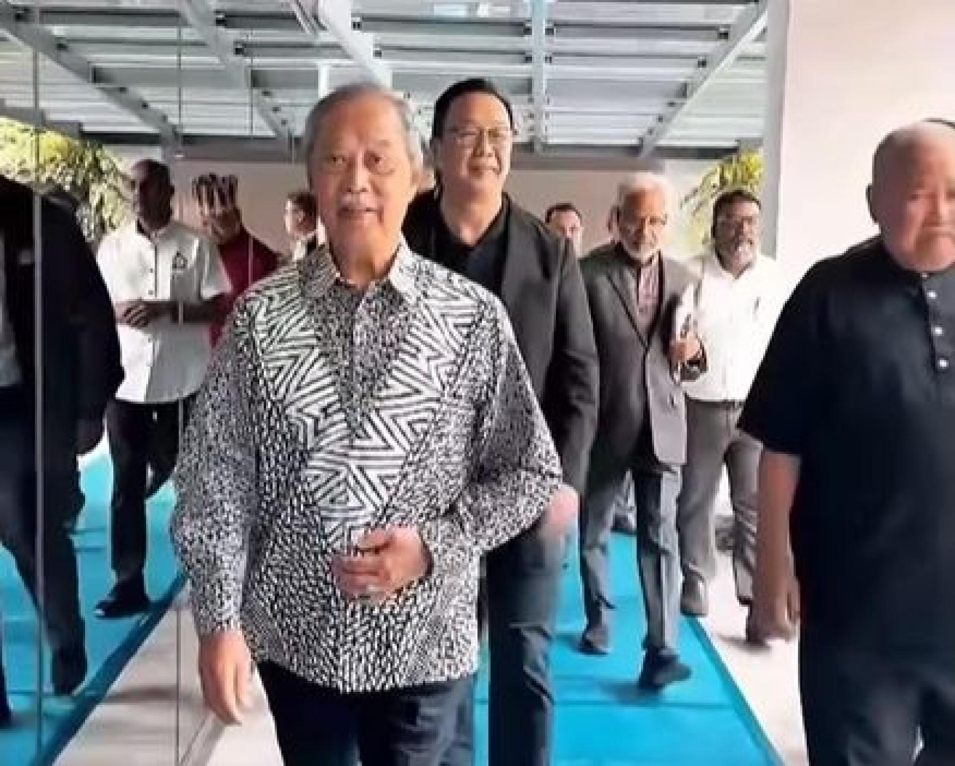 慕尤丁在武吉白沙罗住家举行会议。