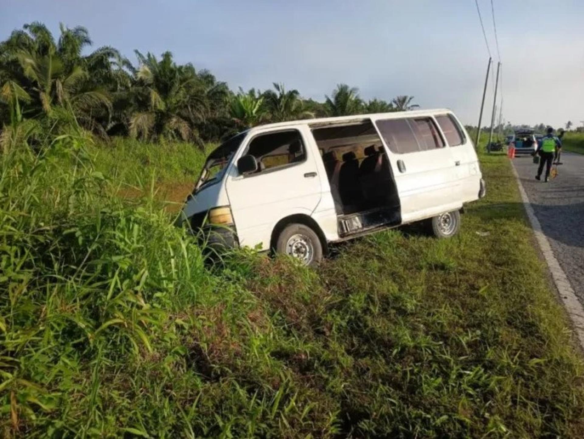 涉事面包车停放在斯里阿曼–龙芽路，事故发生于2026年1月29日。
