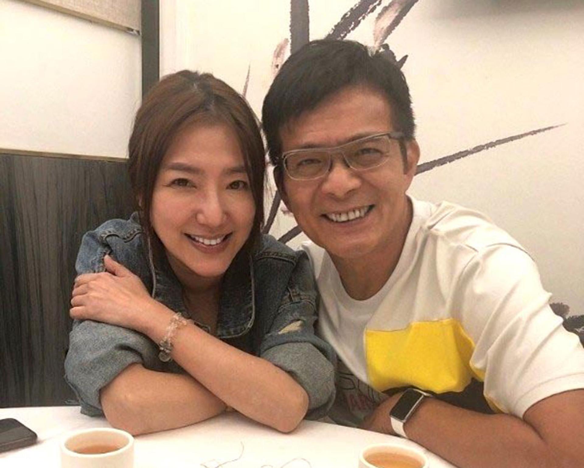 黄日华与关宝慧绯闻传足5年。