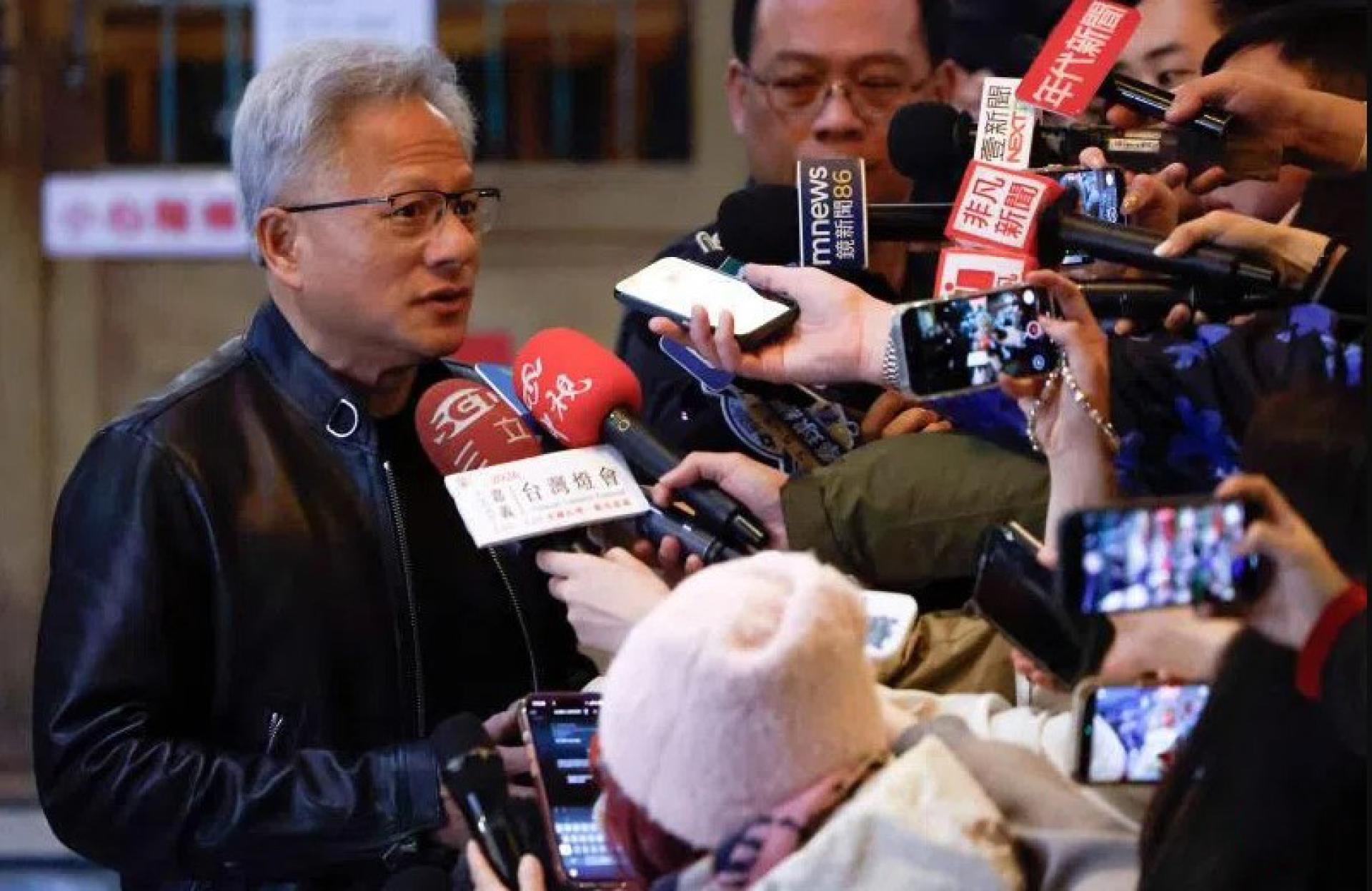 英伟达首席执行官黄仁勋星期六（1月31日）在台北接受媒体采访。