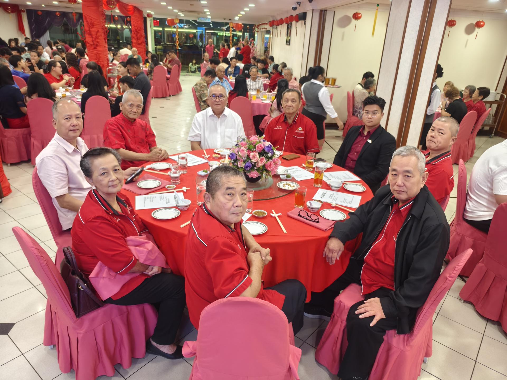 主宾嘉宾合影。