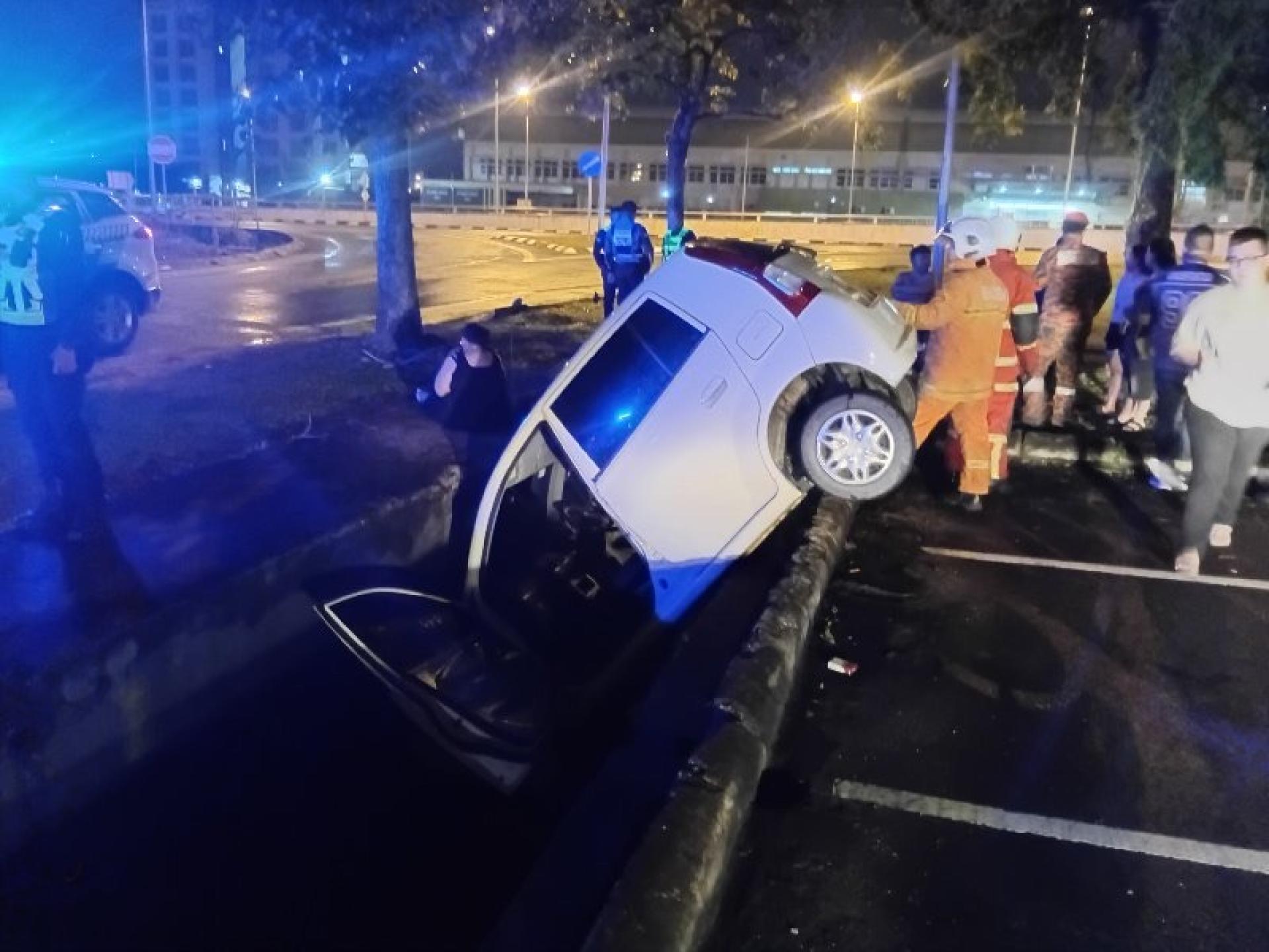 事故涉及者已在消拯人员到场前自行离开事故车辆。