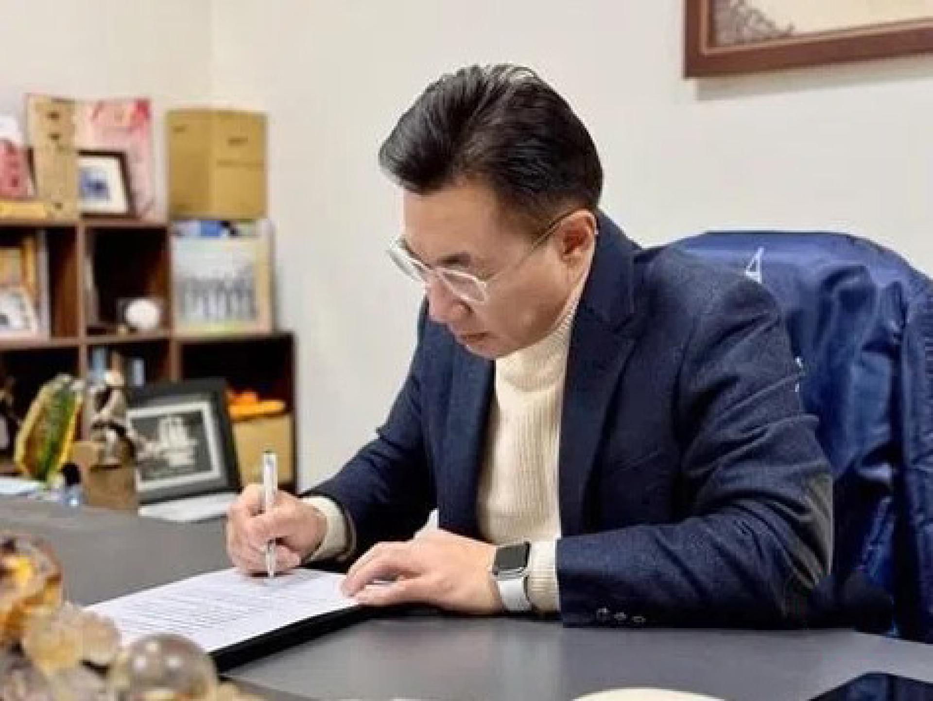 台湾立法院副院长江启臣星期天（2月1日）深夜在脸书发文，表明已签署国民党中央发出的台中市长提名协议。