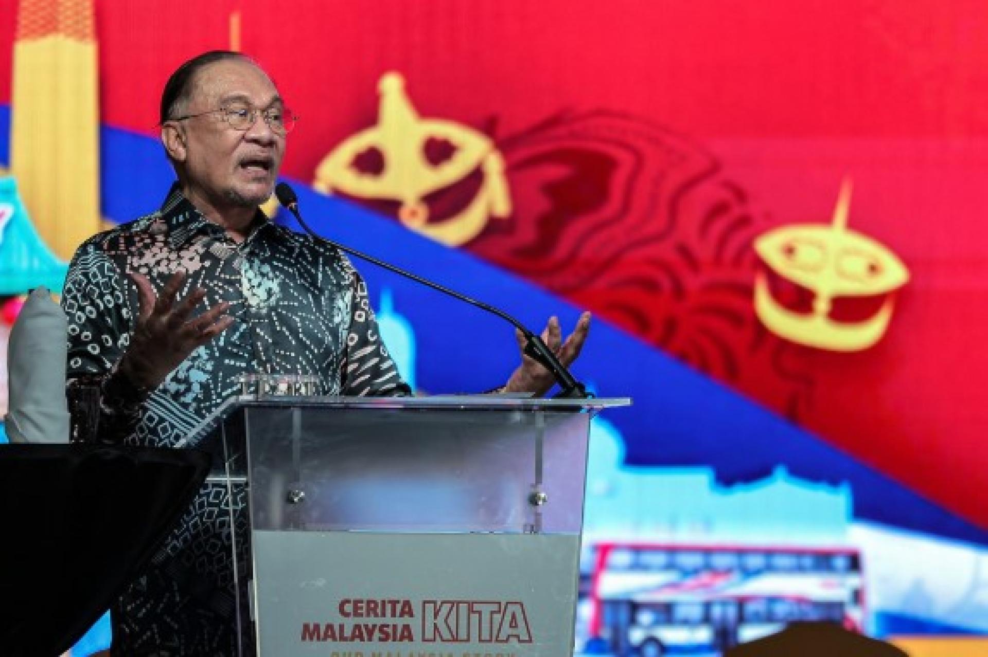 安华否认与美国金融家爱泼斯坦有任何关联。