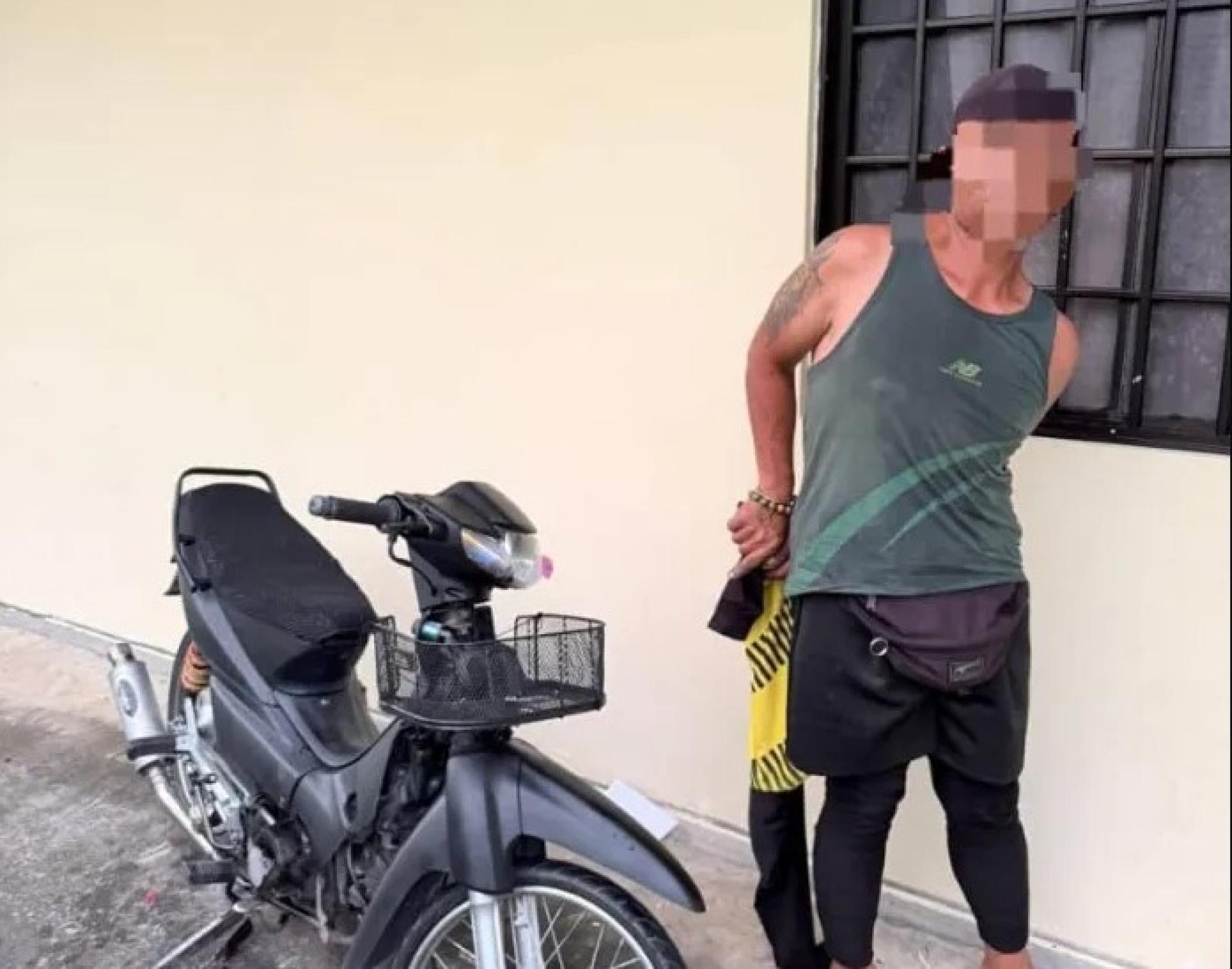 伪装难逃法眼——警方在马鲁帝成功起回被改装外观的本田NF110摩托车，并逮捕涉案的43岁嫌犯。