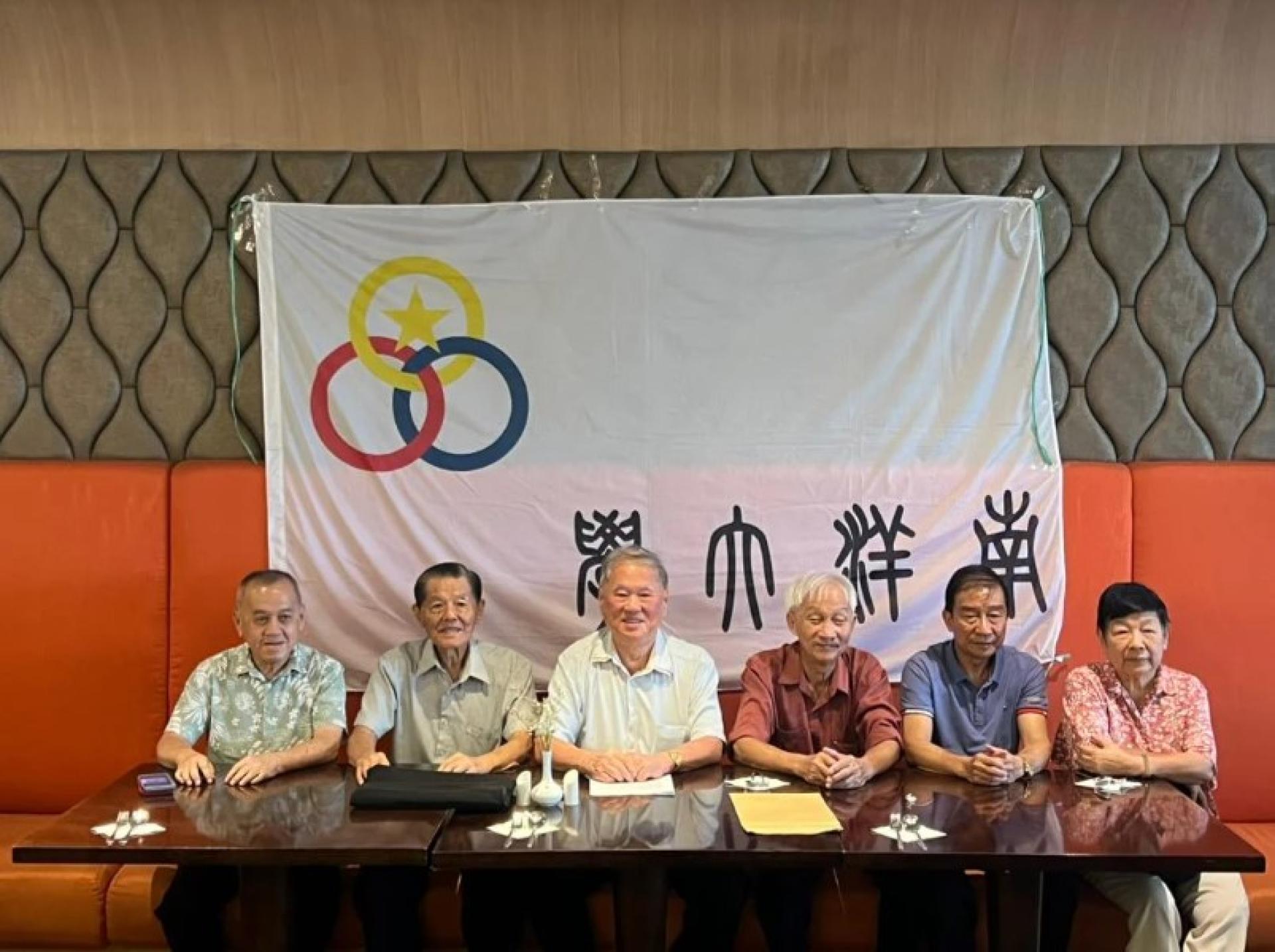 昨日记者会上合影。（左起）Khor Eng、Hsiung Kwo Hwa、David Wong Siew Chow、Ling Chung Kok、Lim Eng Kiong及Lee Kim Chiou。