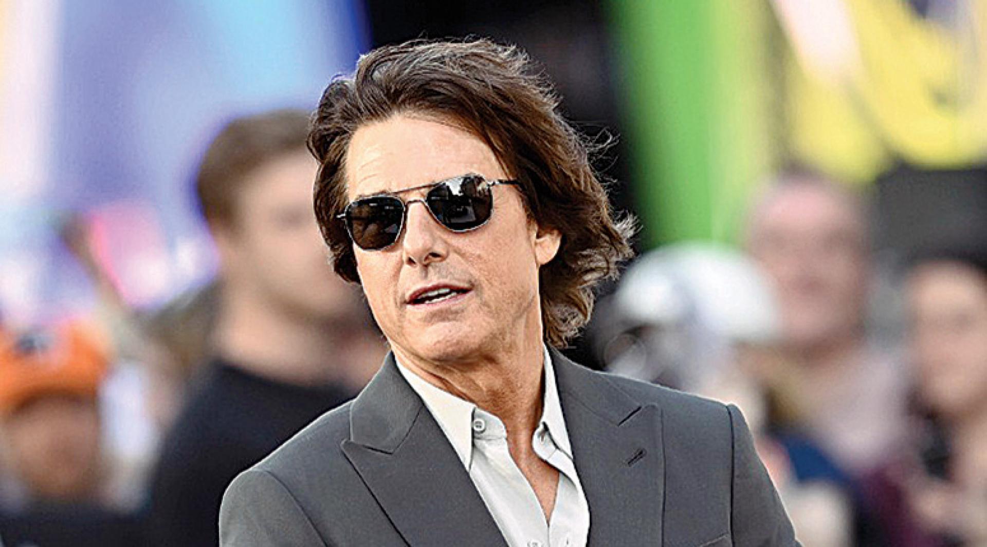 汤告鲁斯几年前移居英国居住。