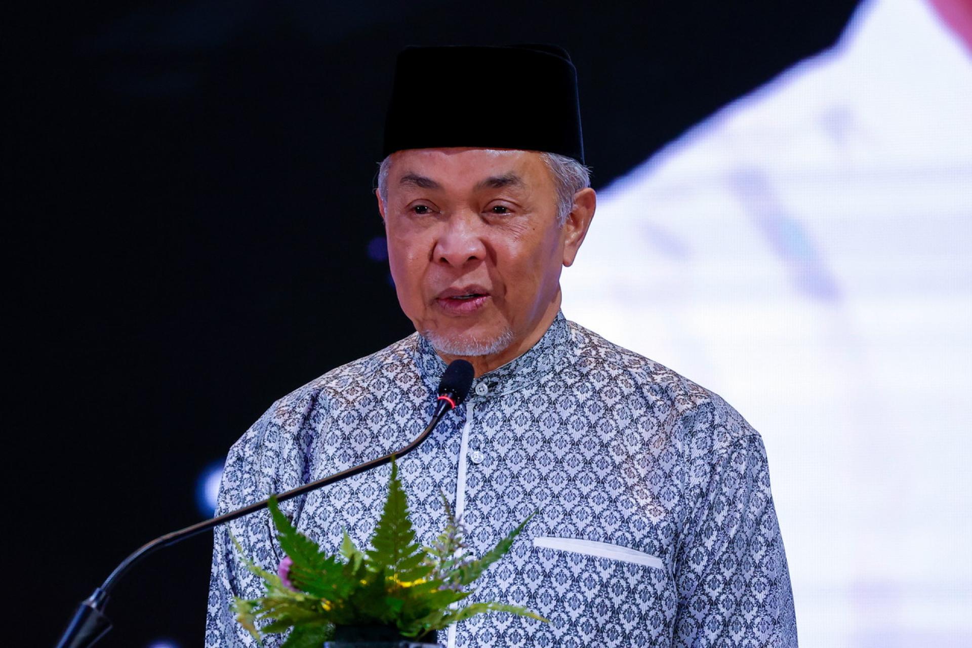 阿末扎希正式向法庭申请，撤销健康思维基金会的47项刑事失信、贪污和洗黑钱控罪的指控及判定无罪。