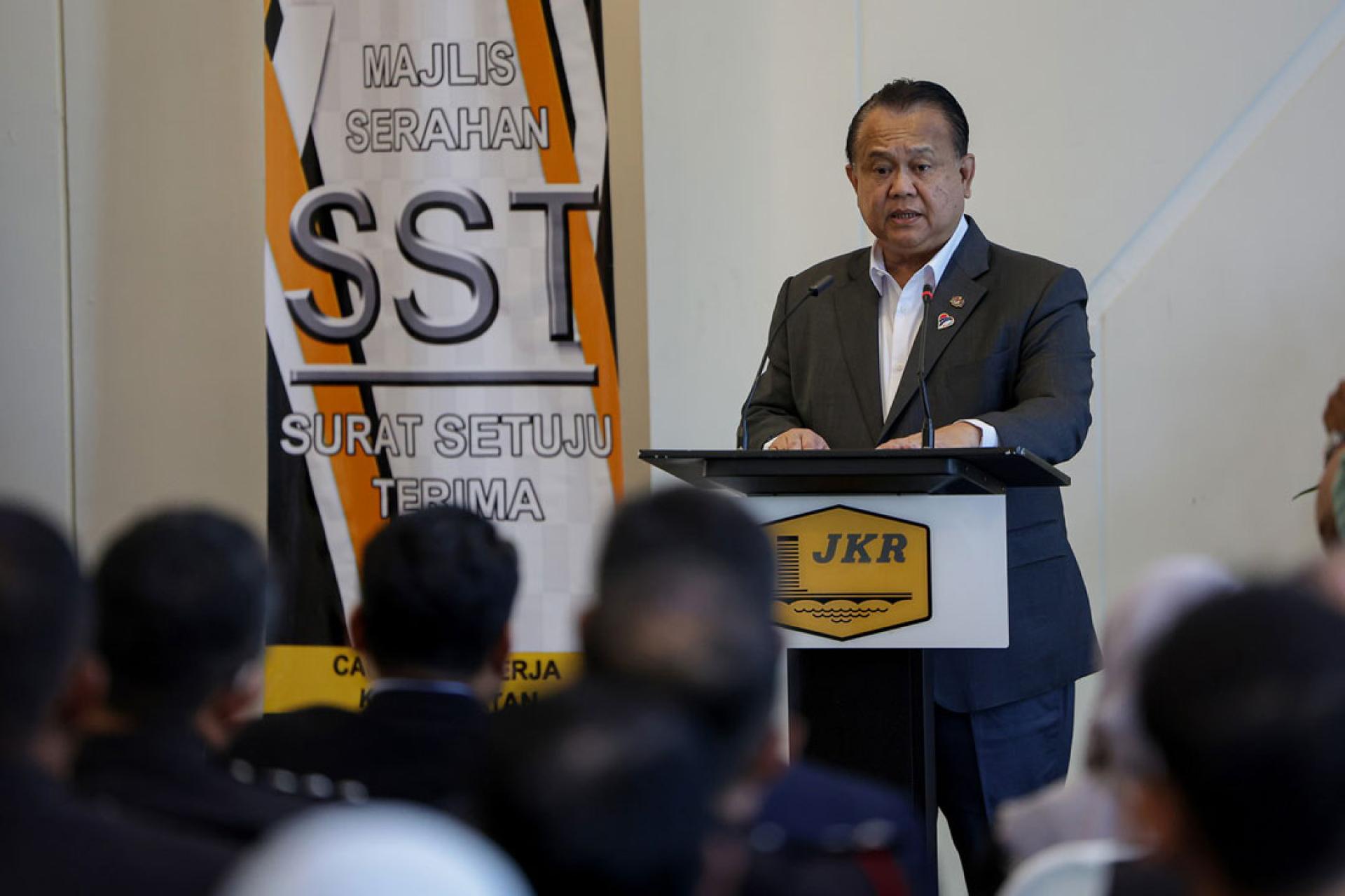 阿历山大：我发表的“分家”论只是即兴比喻，并非出于政治动机。