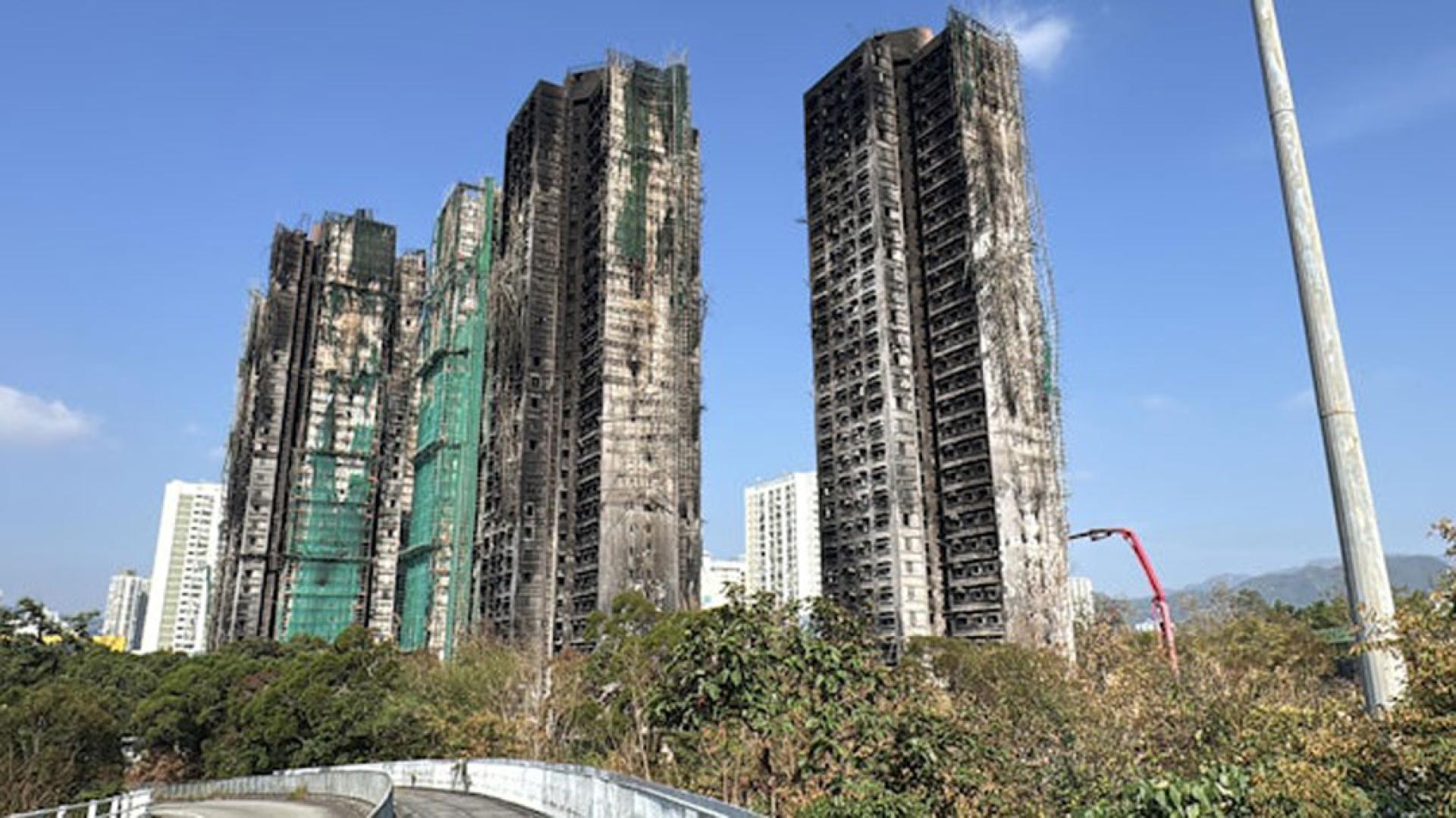 香港大埔宏福苑大火救熄后，现场只余一片颓垣败瓦。