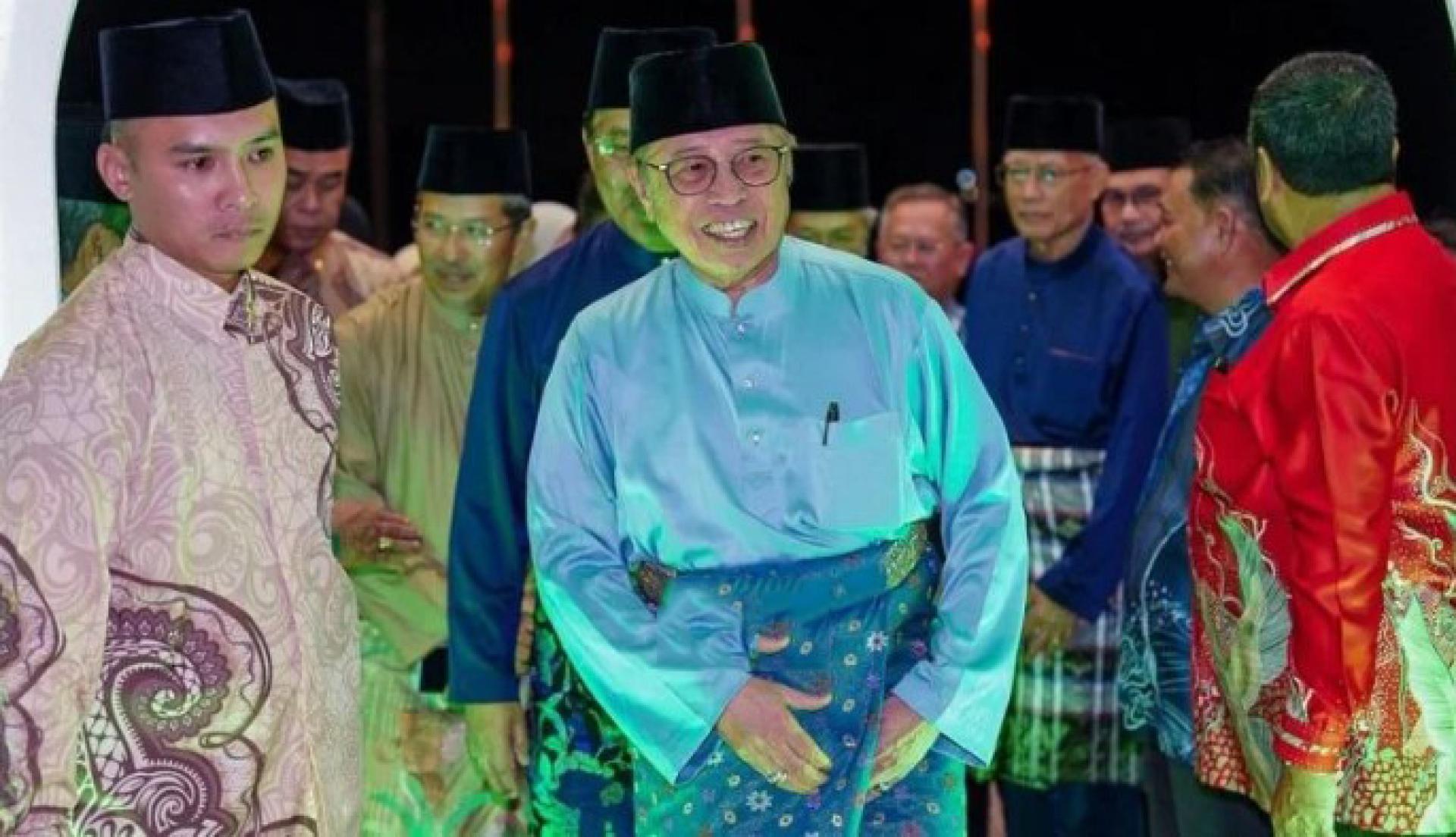 砂拉越总理拿督巴丁宜丹斯里阿邦佐哈里表示，砂拉越的发展不应局限于传统产业，而应由对新领域的探索所引领，例如卫星科技、人工智能（AI）及太空科学。