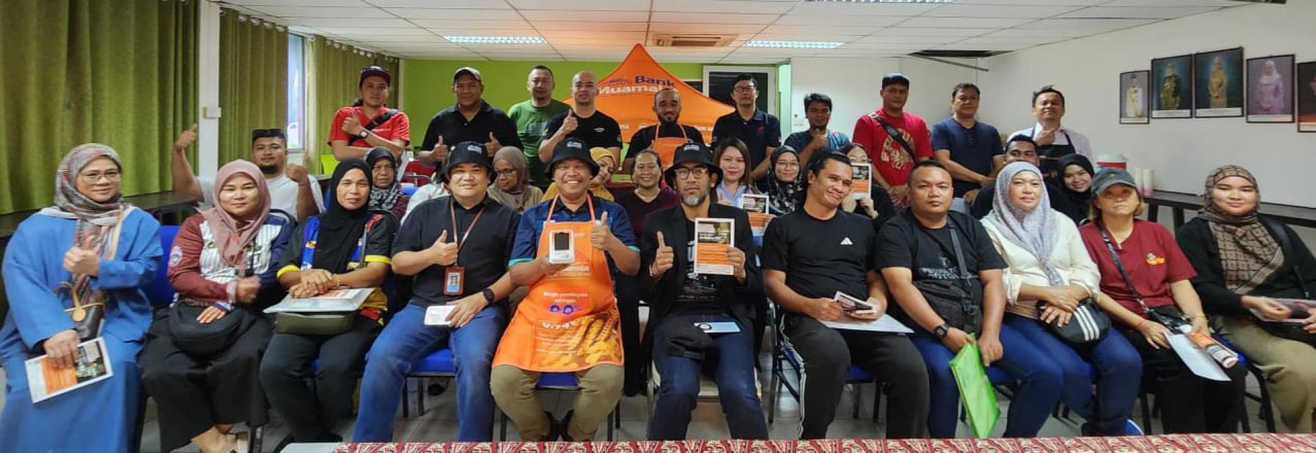 柏迈再也斋戒月市集业者说明会全体与会者合影。