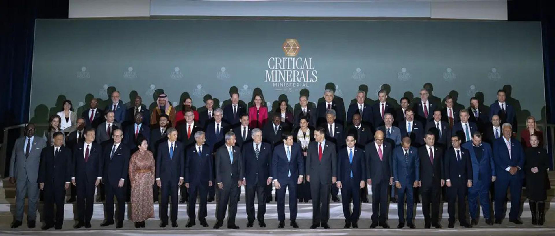 2026年2月4日，美国召开首届“关键矿产部长级会议”，55个与会国代表聚集。