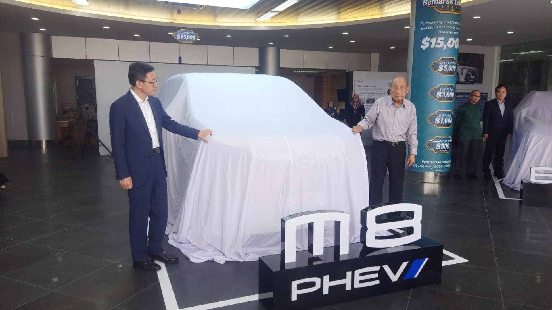 中国驻汶莱大使陈少春与丕显甲必丹拿督吴景进共同主持推展礼