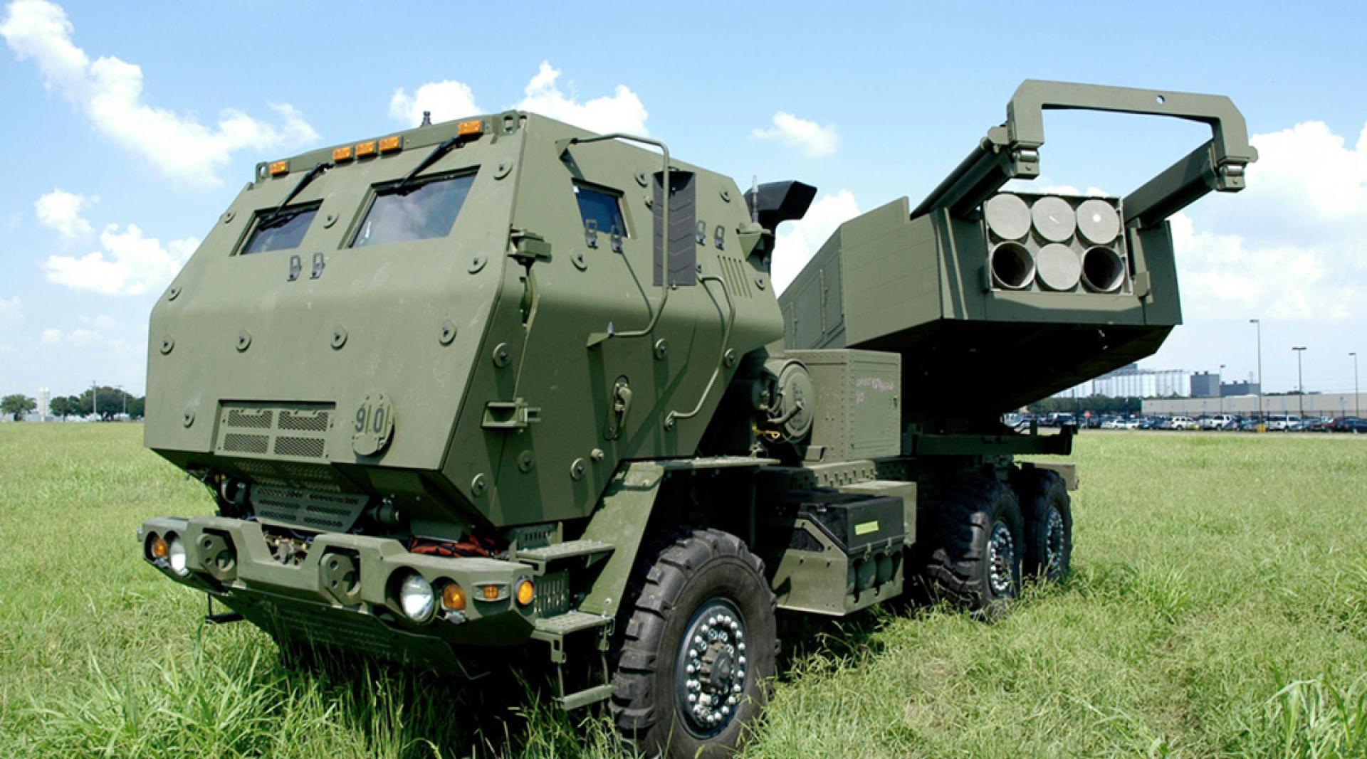 M142高机动多管火箭系统（HIMARS）。（档案照）