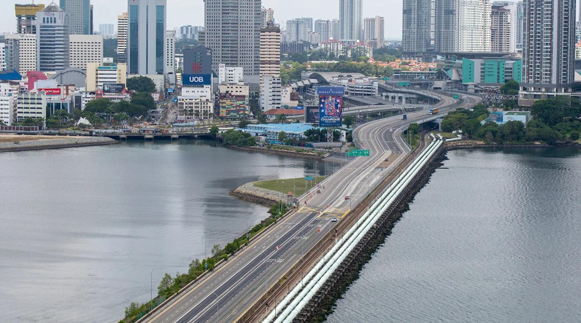 新加坡陆交局6日发文告公布调高费用。