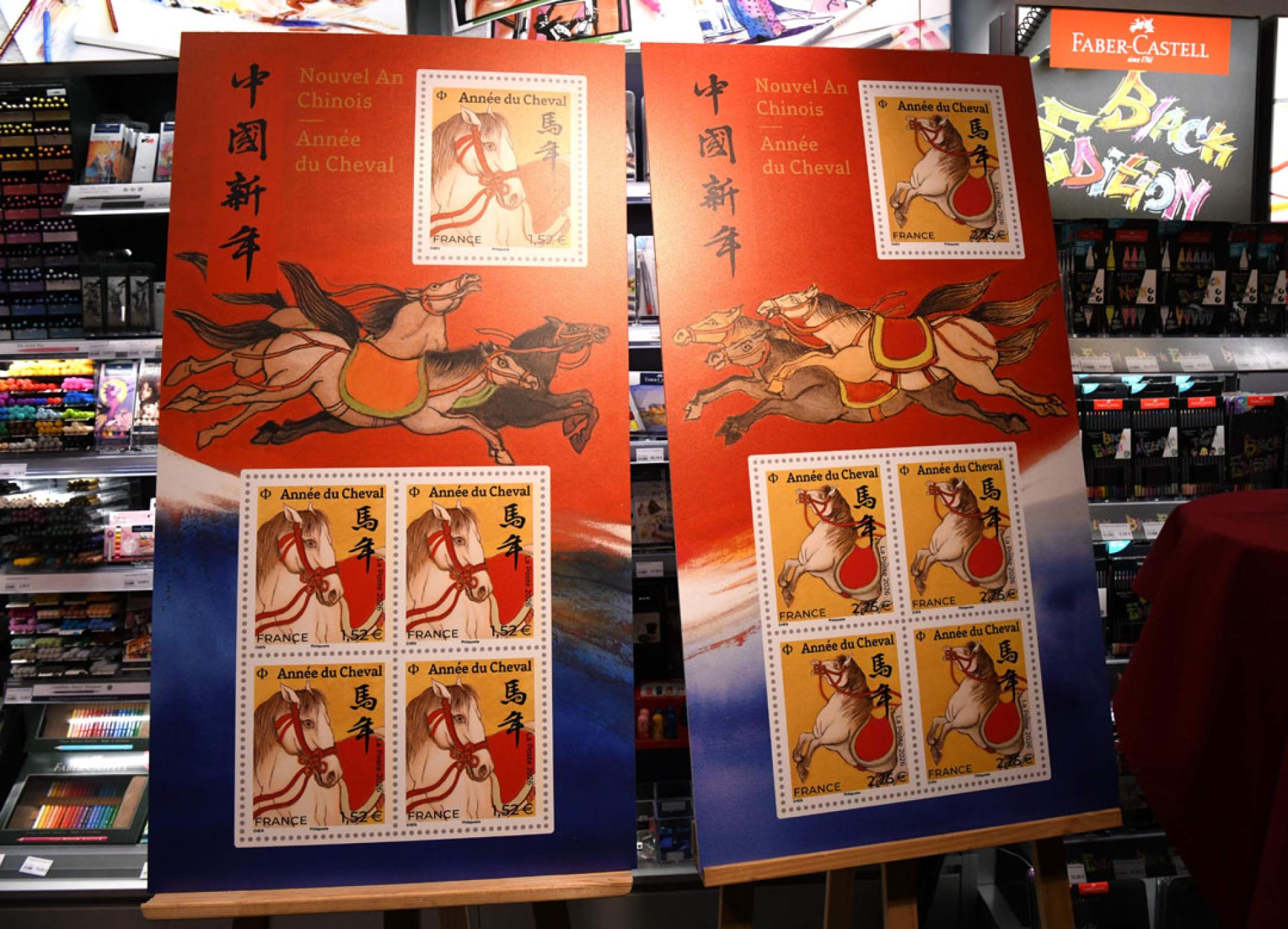 法国邮政在仪式现场展示的邮票图稿。（图：中新社）