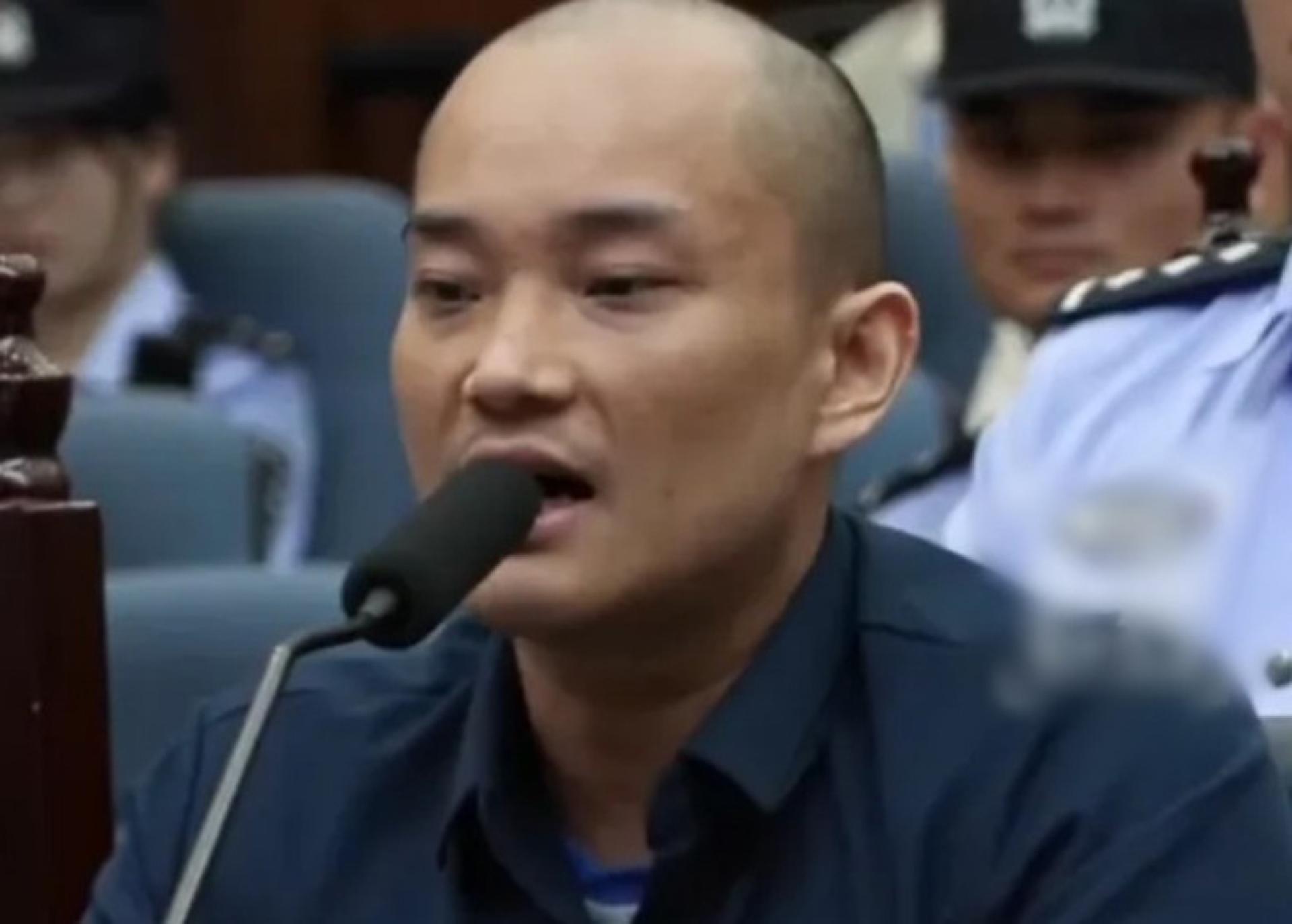 在法庭上，白应苍表示要代表全家向中国人民和中国政府致歉，“因为我们全家的行为给数万中国人民造成了伤害。真的对不起。”