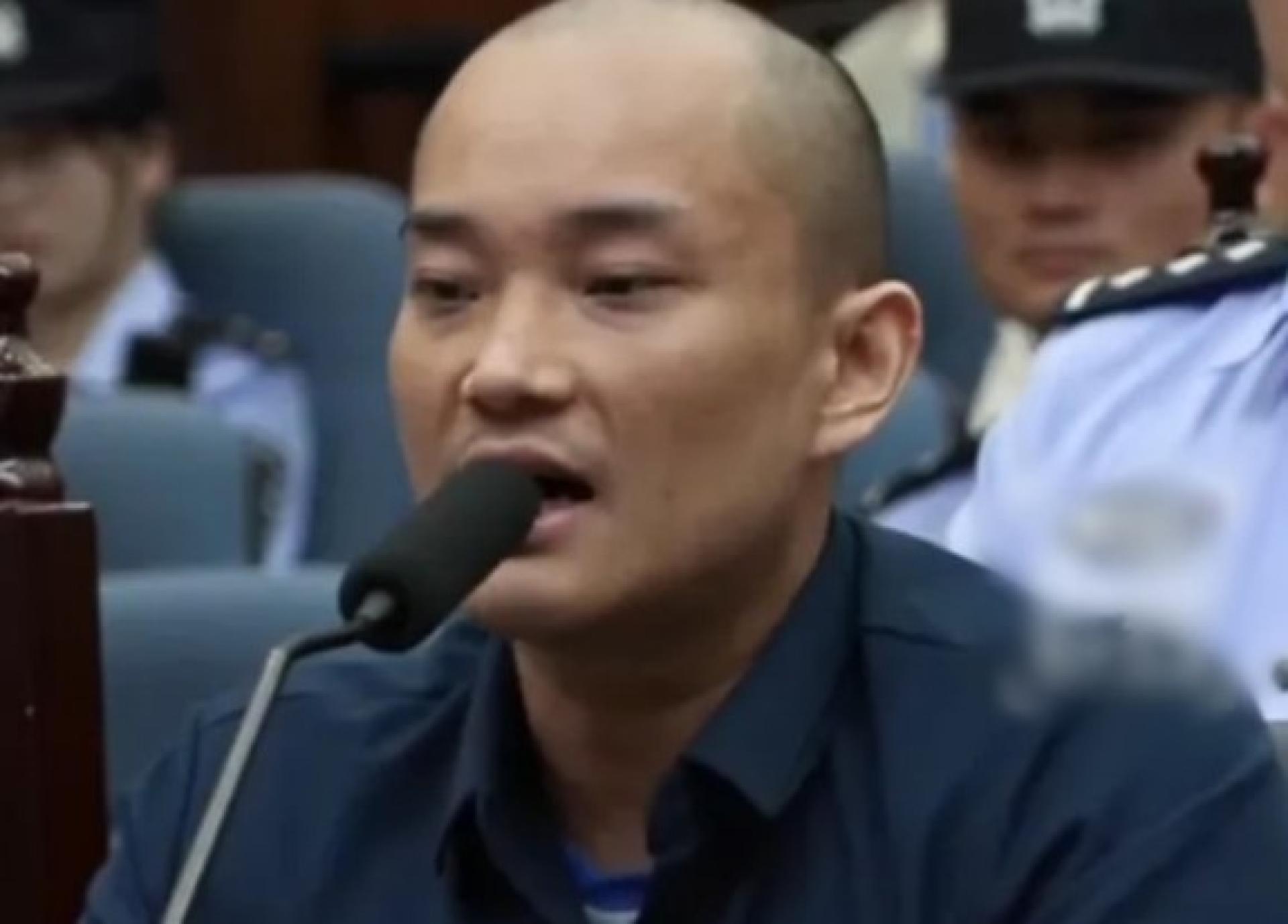 在法庭上，白应苍表示要代表全家向中国人民和中国政府致歉，“因为我们全家的行为给数万中国人民造成了伤害。真的对不起。”