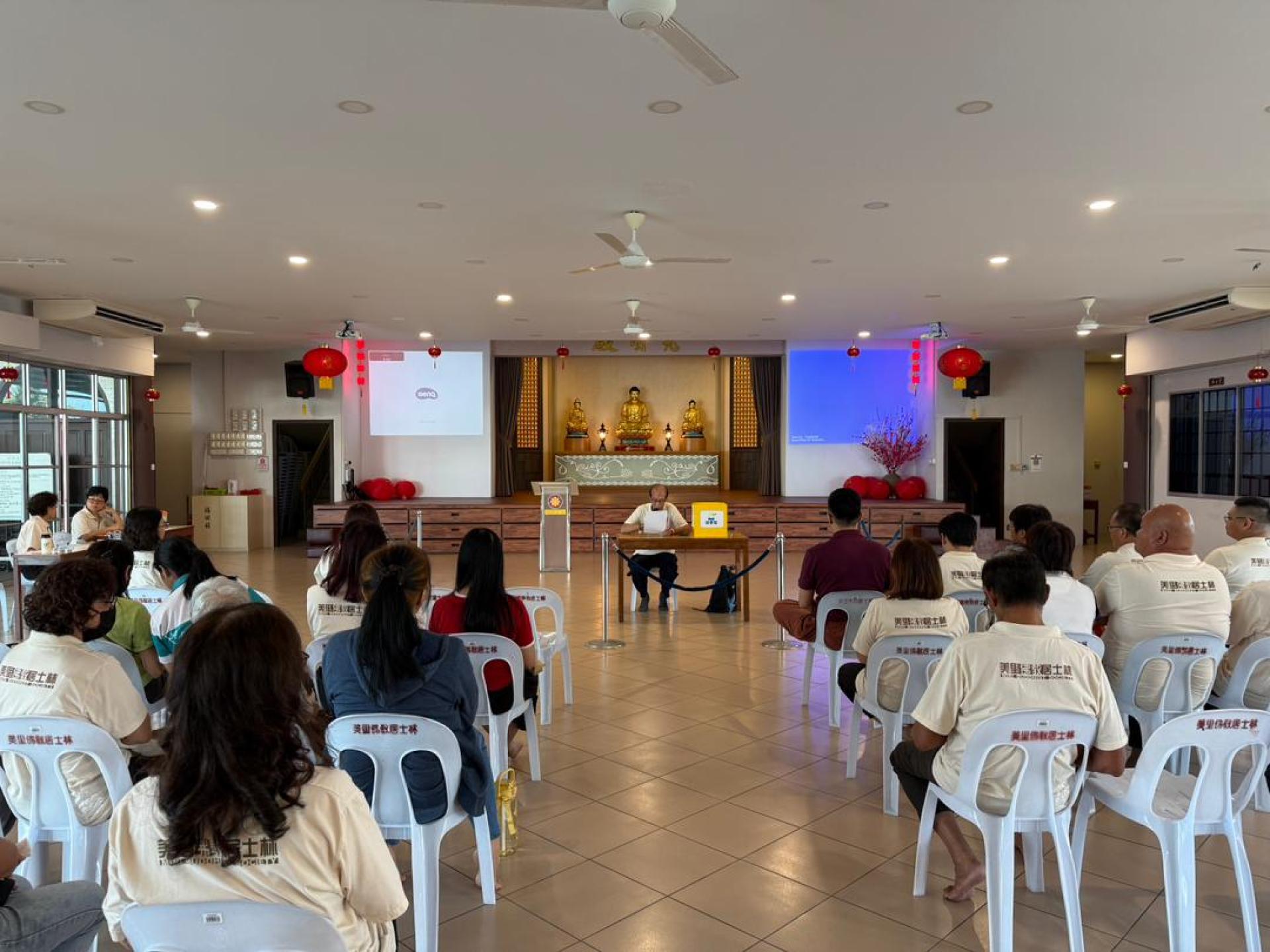 投票前，由选举小组组长黄新仁给予投票上的程序说明。