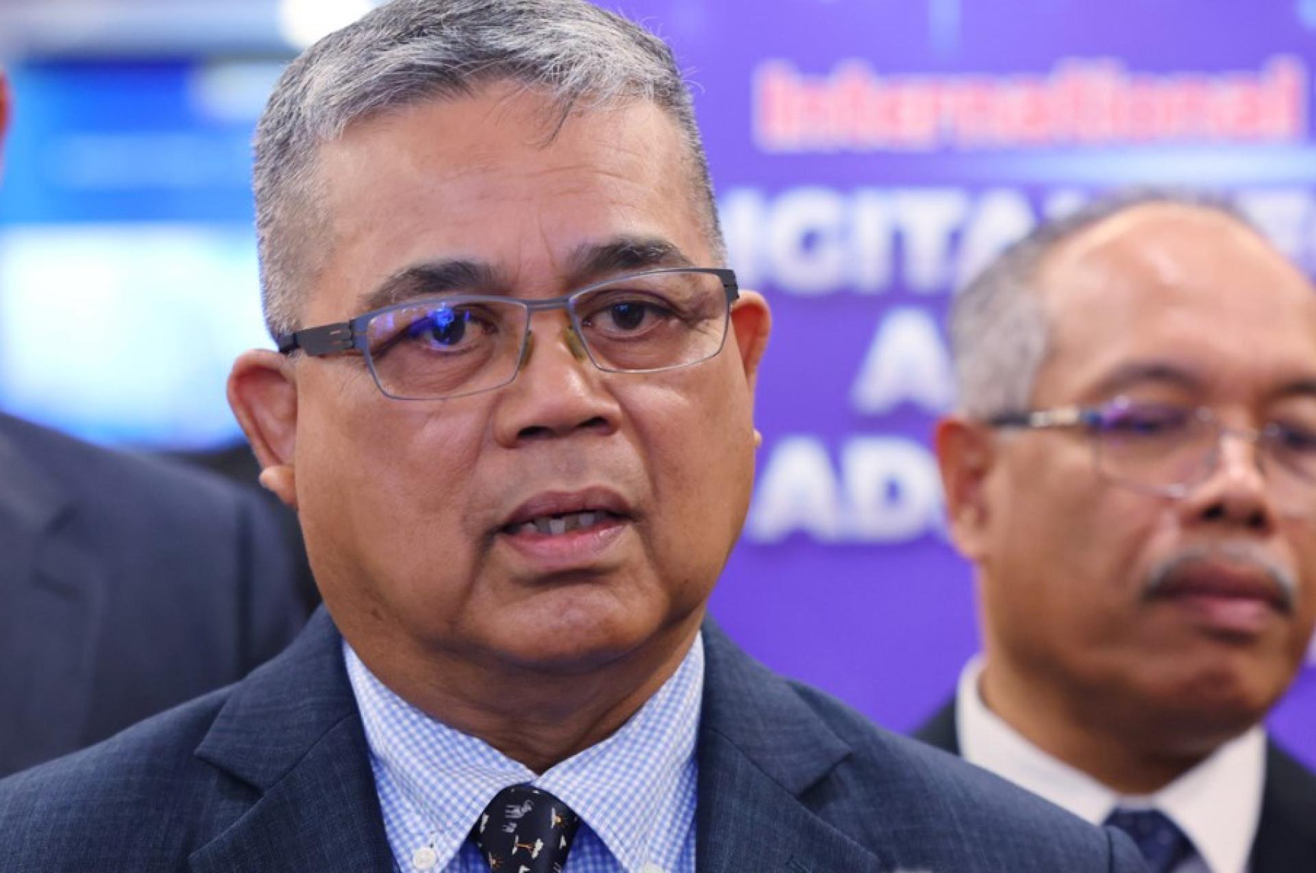 国家团结部长拿督艾伦达干。