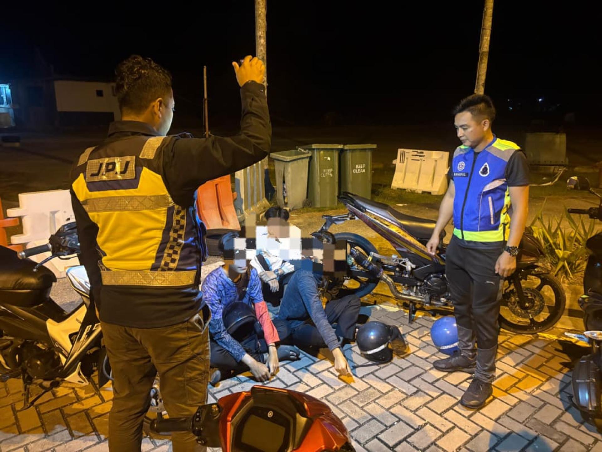 警方联同陆路交通局展开联合执法行动，严厉打击非法飙车及街头滋事行为。