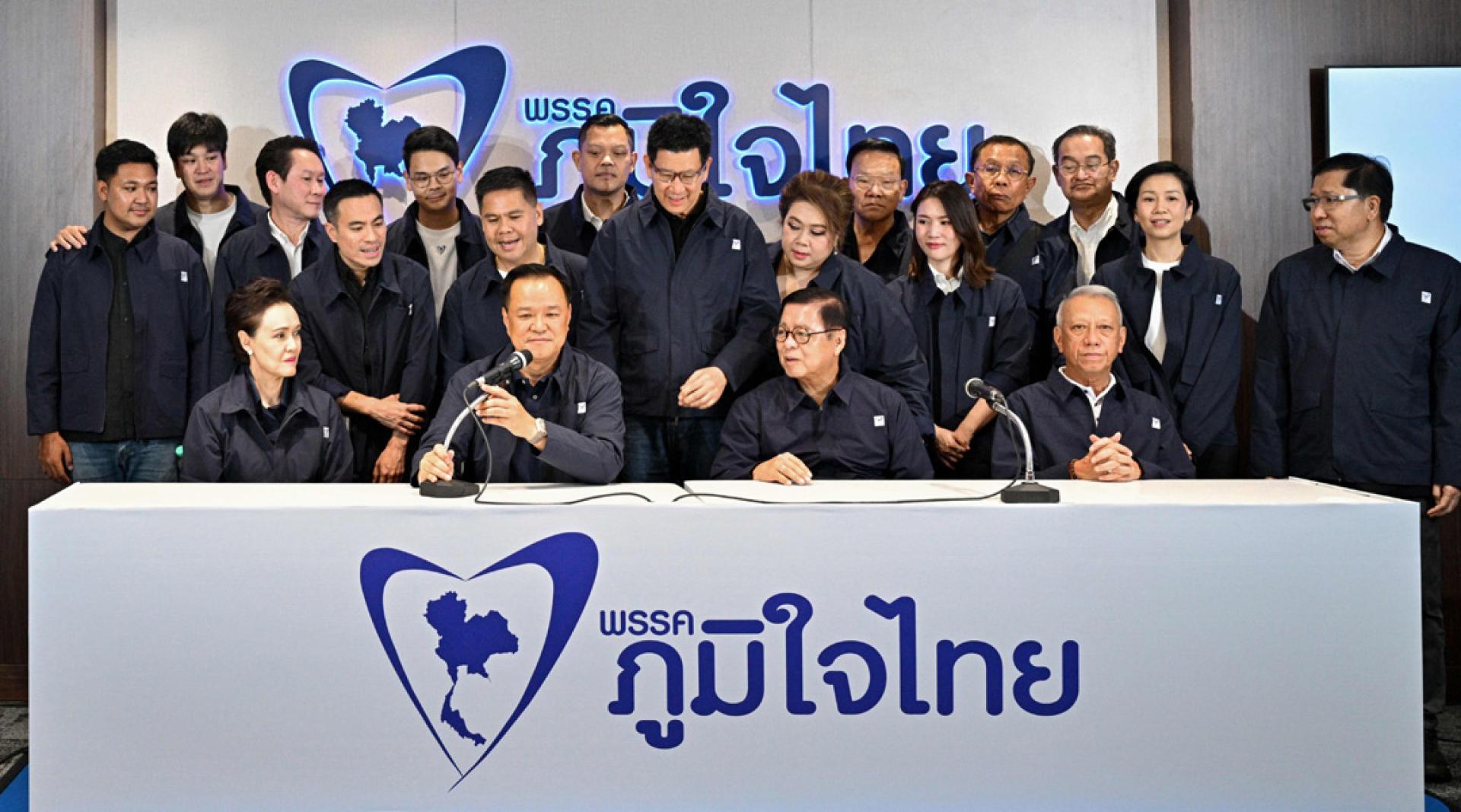 阿努廷8日晚间与党团队共同召开记者会，他表示，此次胜利属于人民。