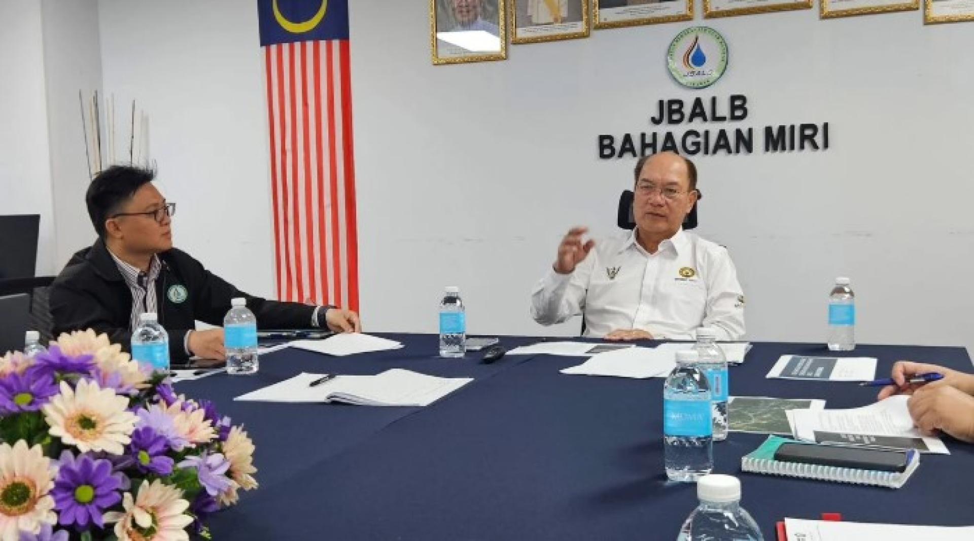 格拉瓦特今日主持N.78姆禄地区供水相关会议的纪念影像。