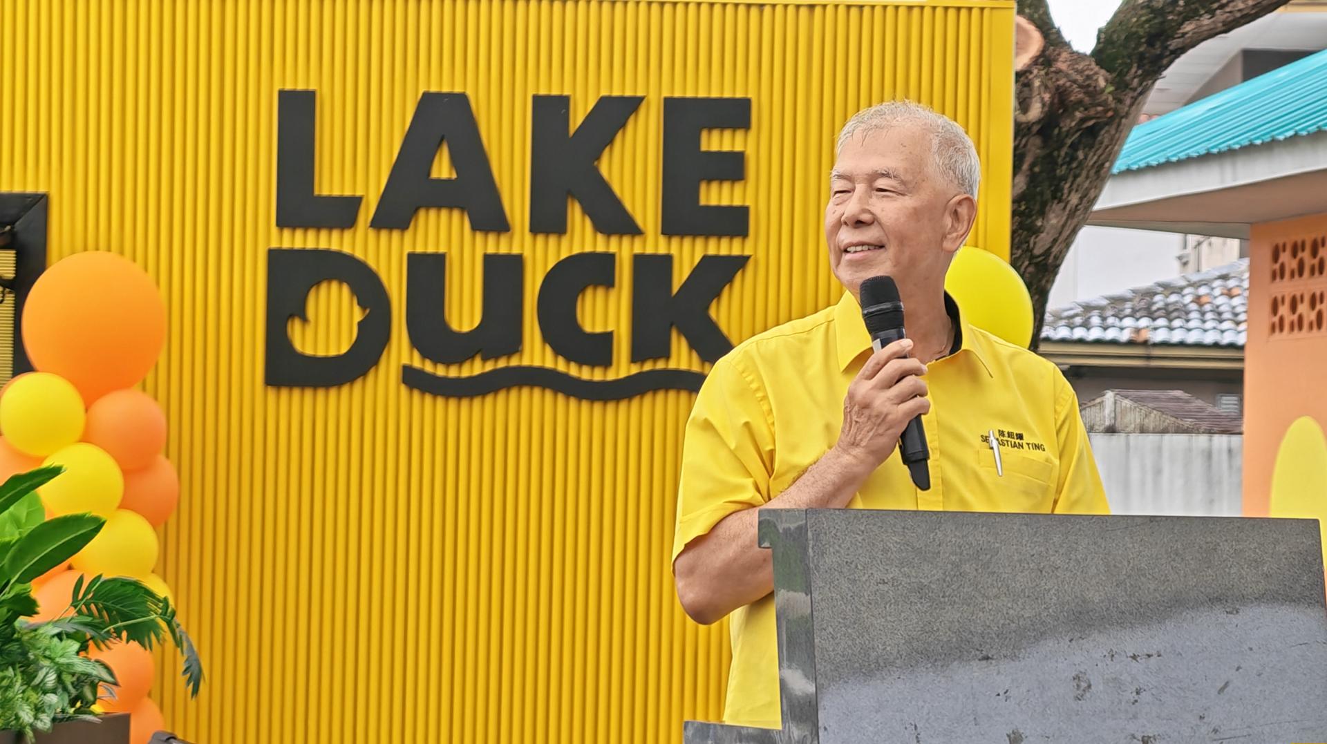 砂拉越旅游部副部长拿督陈超耀透露，近期来自印度孟买的游客已通过文莱及双溪都九入境砂拉越，人数达4万5000人，未来有望翻倍成长，美里将成为重要落脚点。