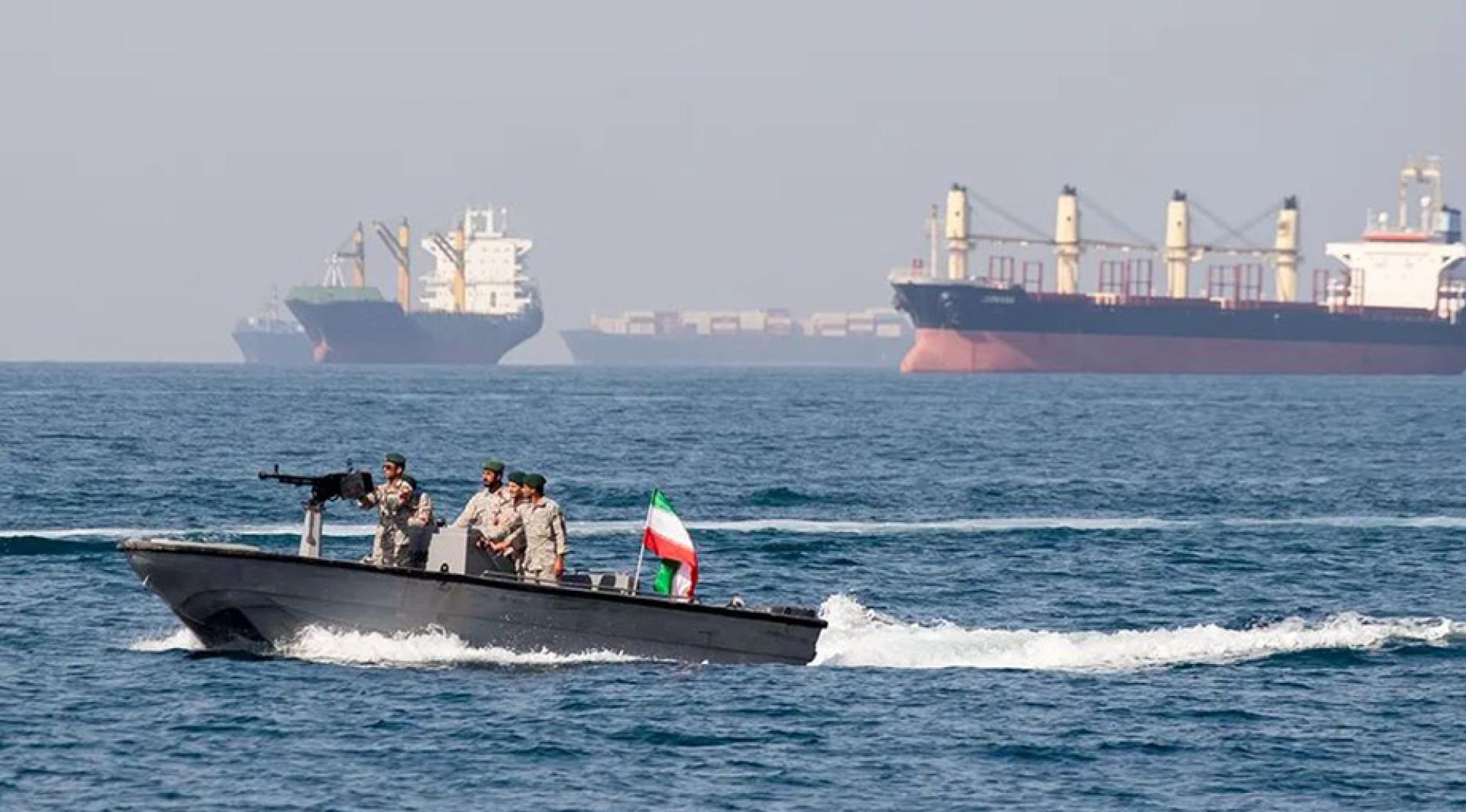 美建议商船尽可能远离伊朗领海。