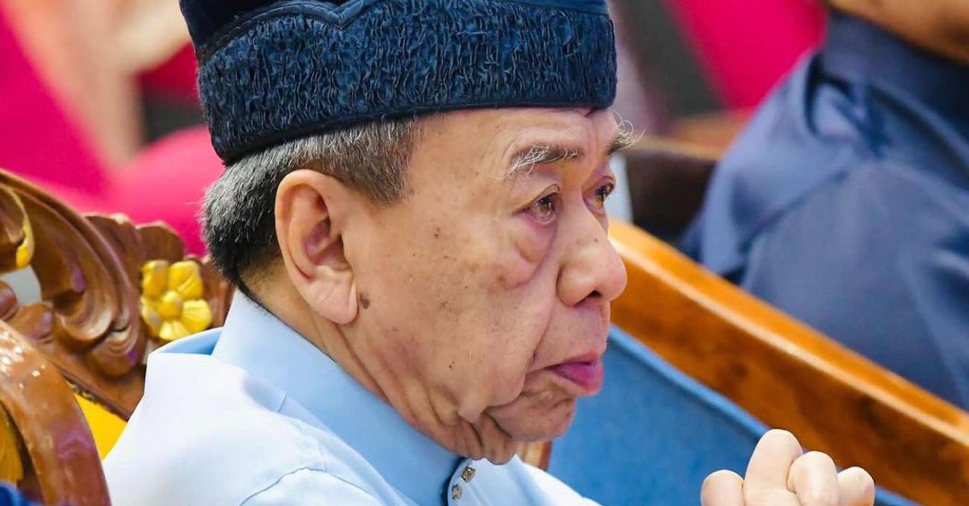 苏丹沙拉弗丁殿下表明，不允许在州内任何县属进行养猪活动，并建议发进口执照满足市场需求。