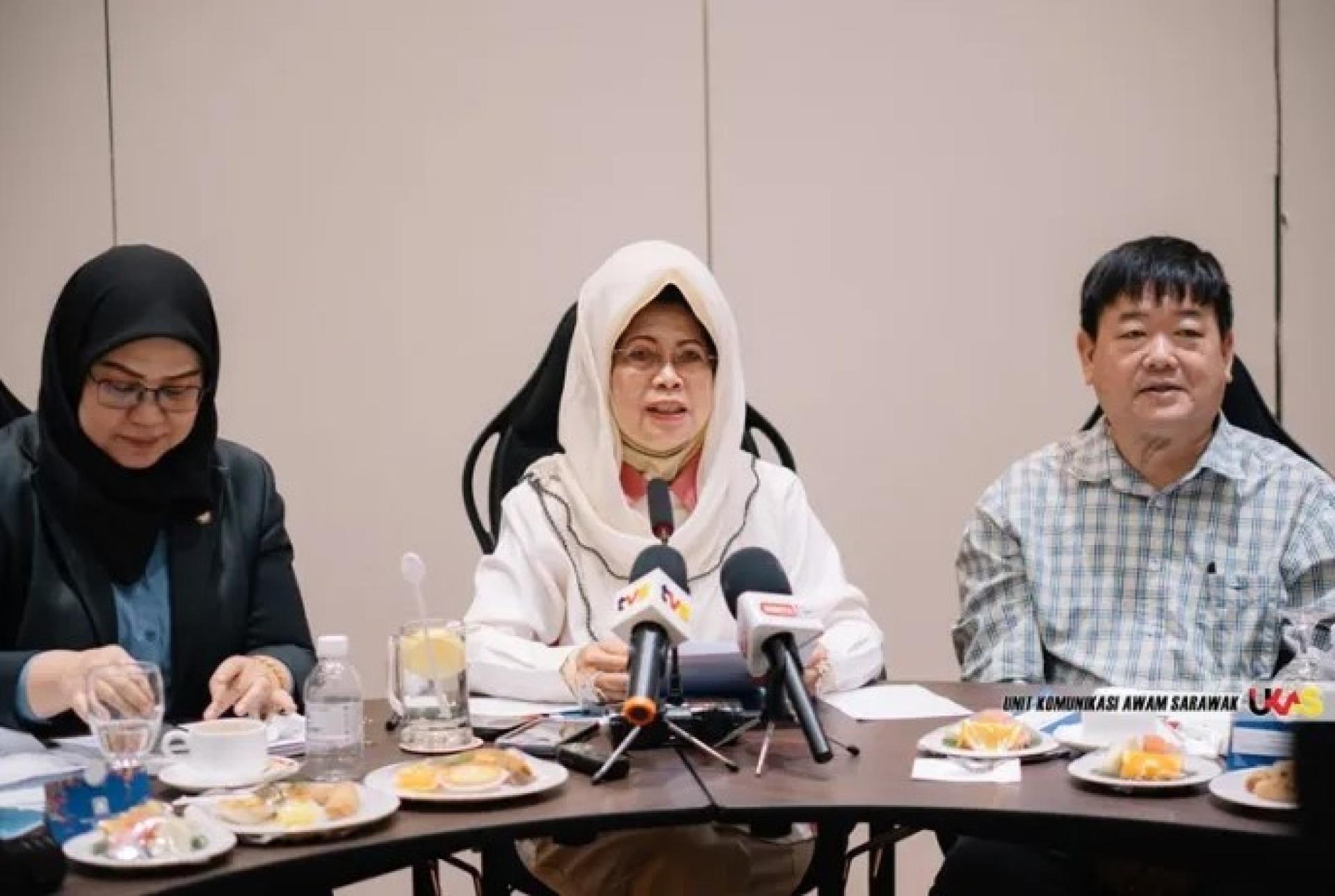 陈赛明（中）于2026年2月10日在古晋一酒店举行的2026年马来西亚特奥全国运动会新闻发布会上。