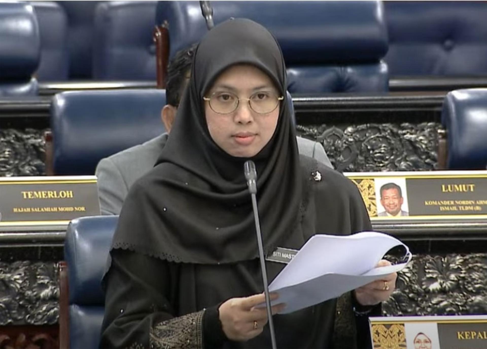 甲抛峇底国会议员西蒂玛丝杜拉