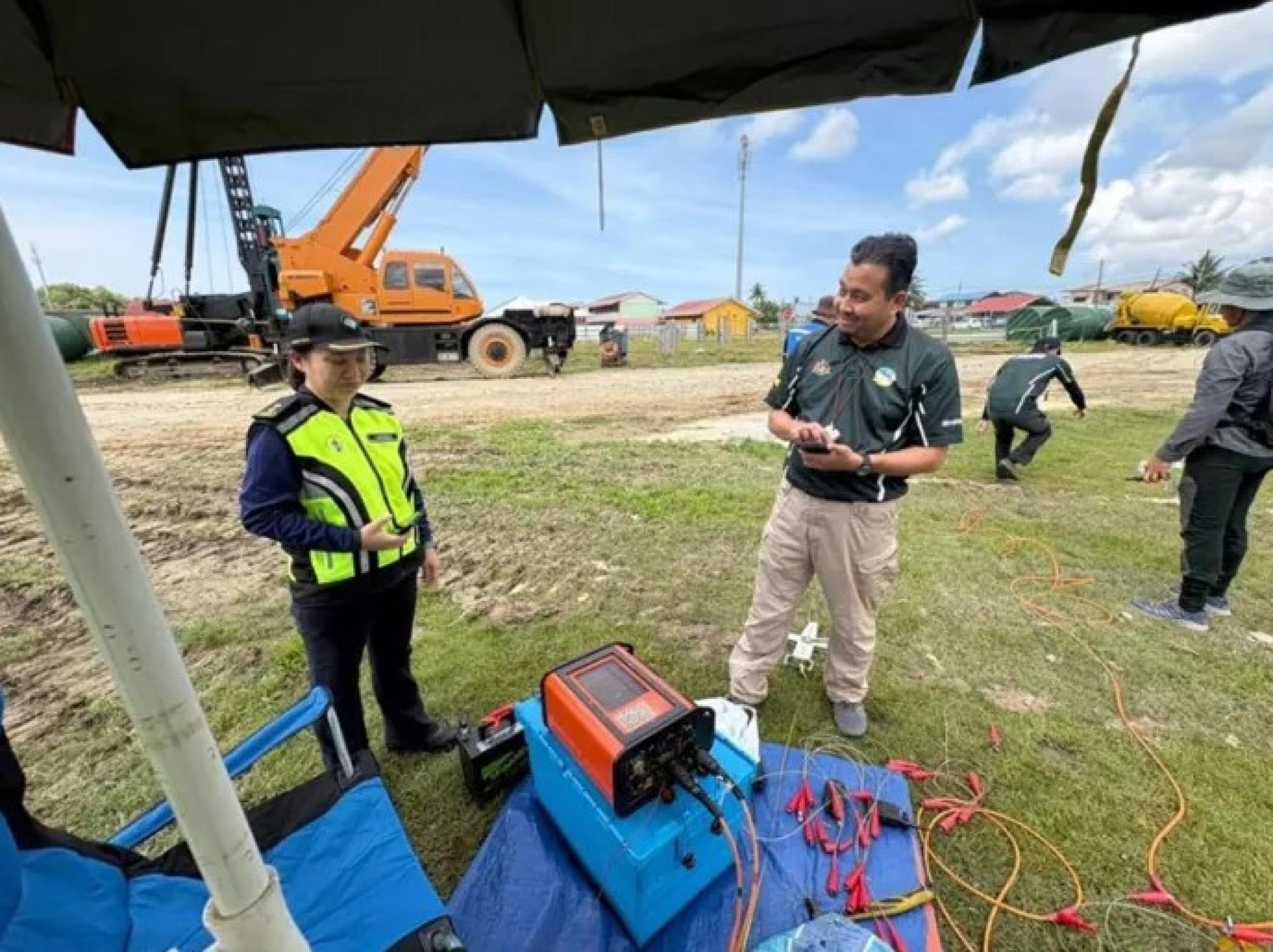 相关部门于2026年2月10日在美里杜当小学对气体泄漏情况进行调查。