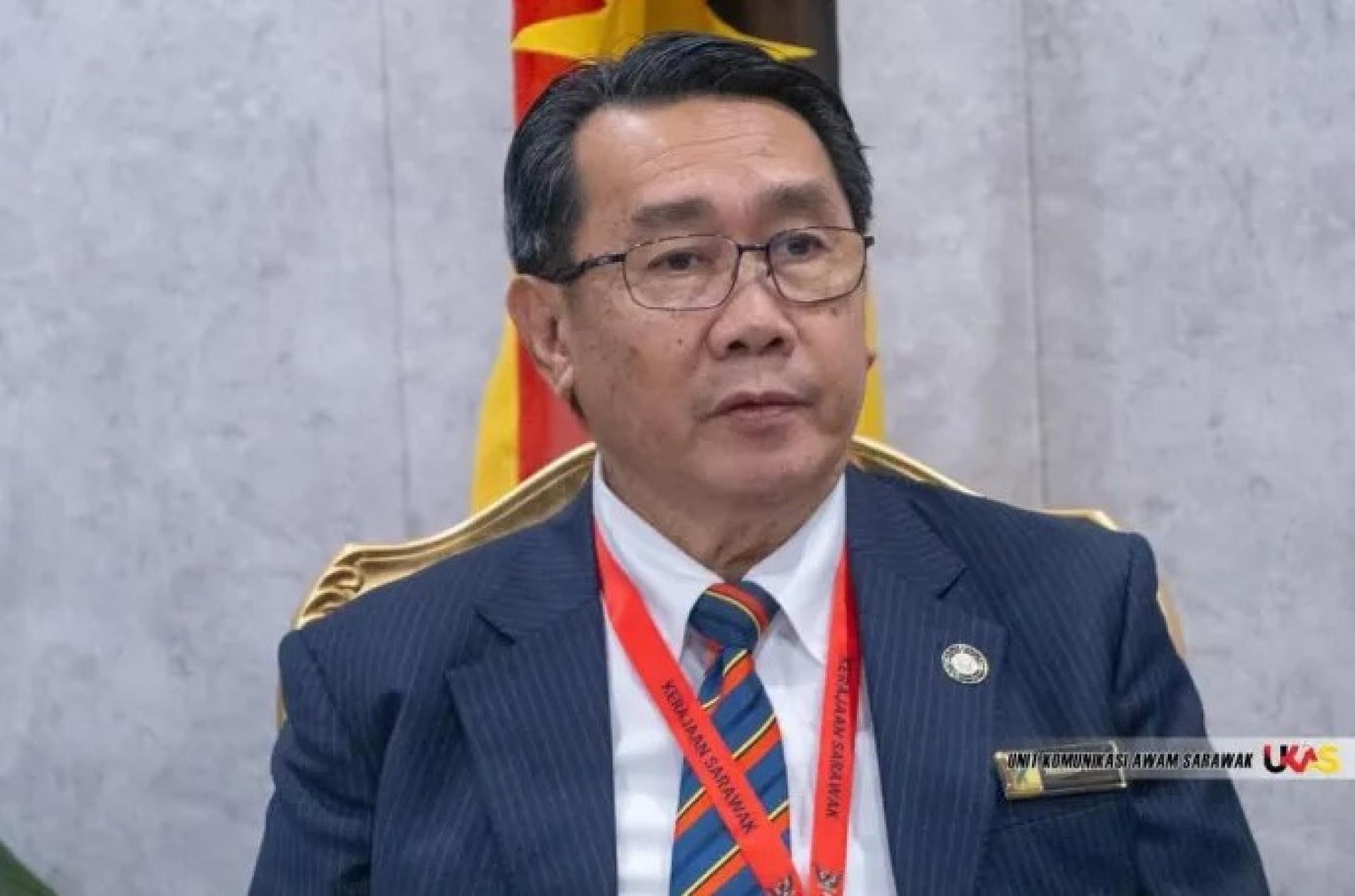 莫哈末朱乃迪于2026年2月11日在Satria Pertiwi综合大厦拜访砂拉越总理拿督巴丁宜丹斯里阿邦佐哈里后出席新闻发布会。