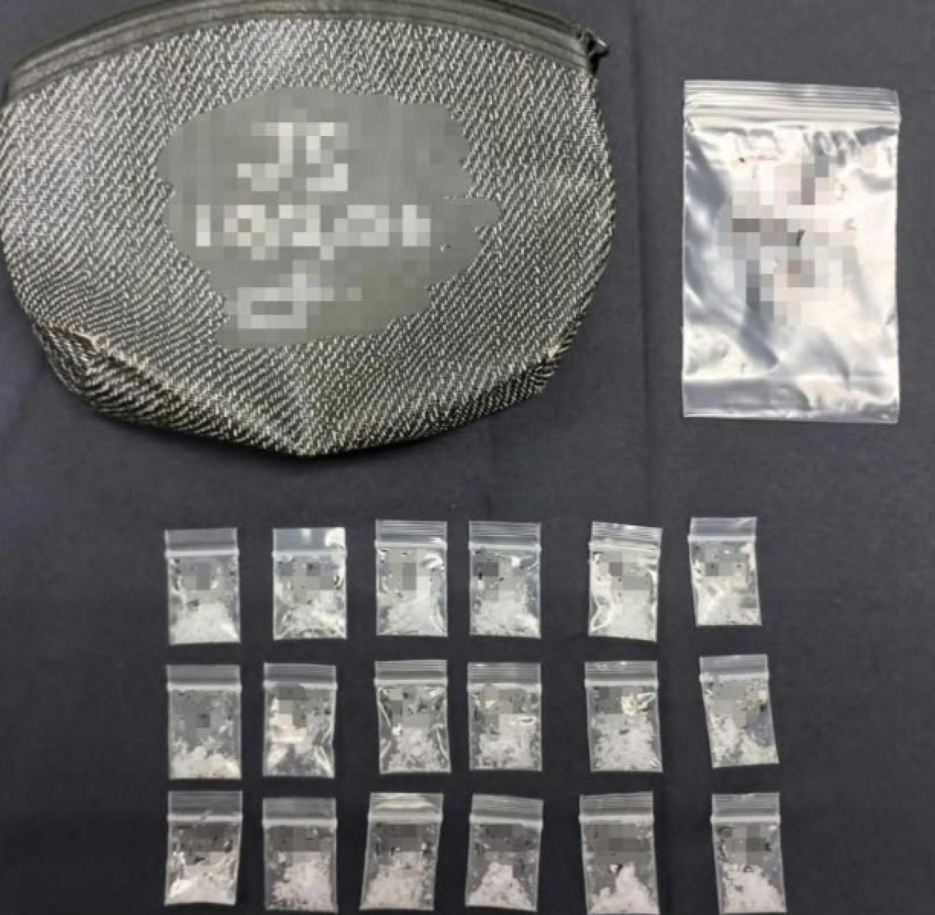 警方昨日在古晋达万再也行动中，从一名女子身上起获的毒品。