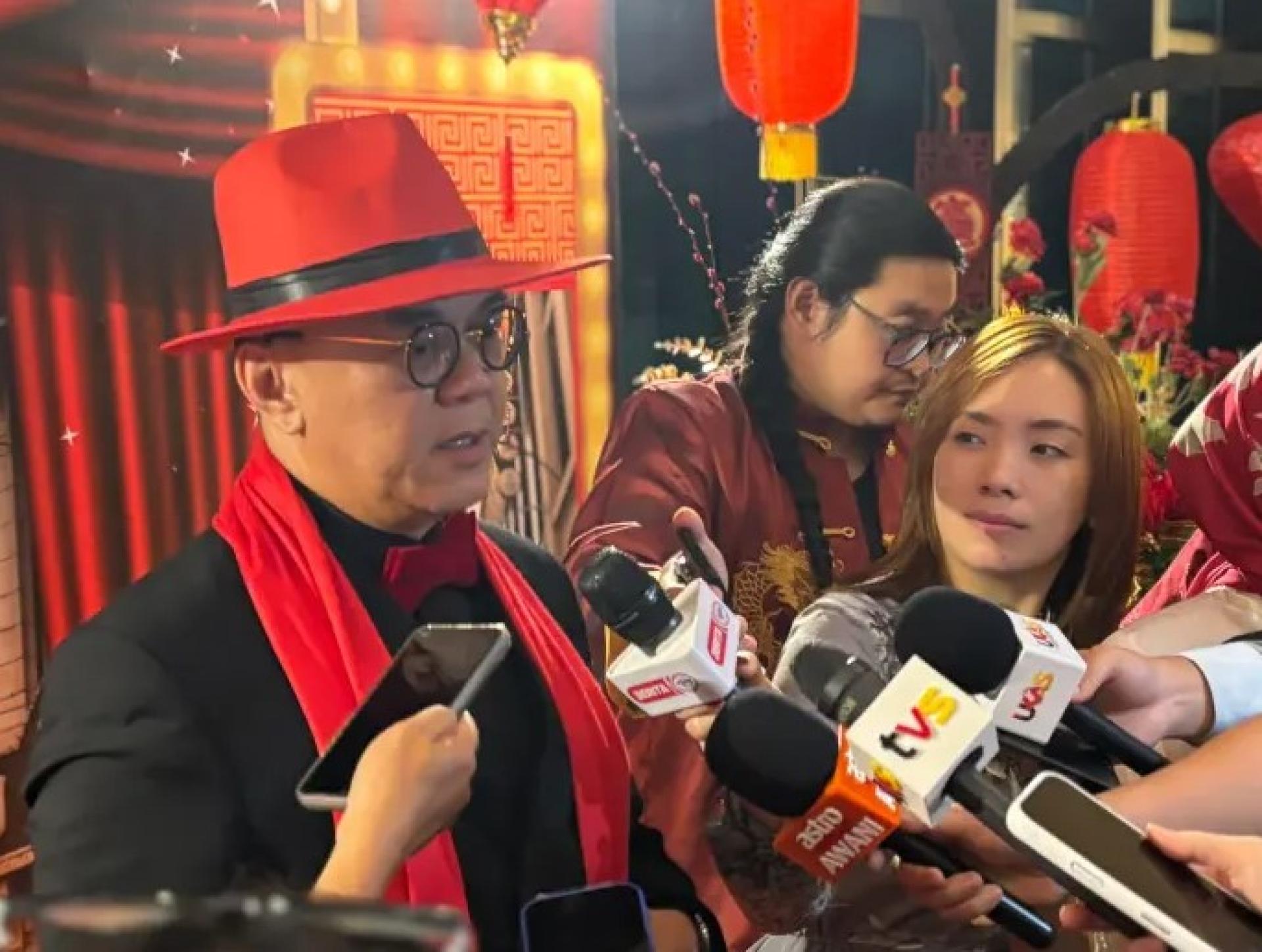 鲁斯兰于2026年2月11日在此间出席媒体答谢活动后向记者发表谈话。