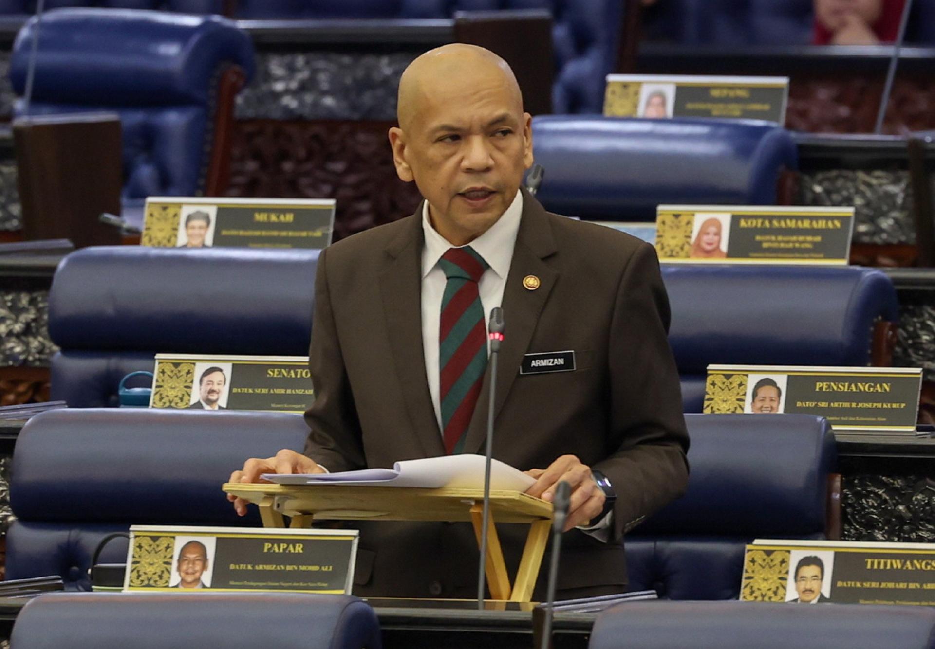 阿米占：截至本月1日，公司委员会已经向全球兄弟控股的公司开出50份罚单，而当中有27份还未缴清。